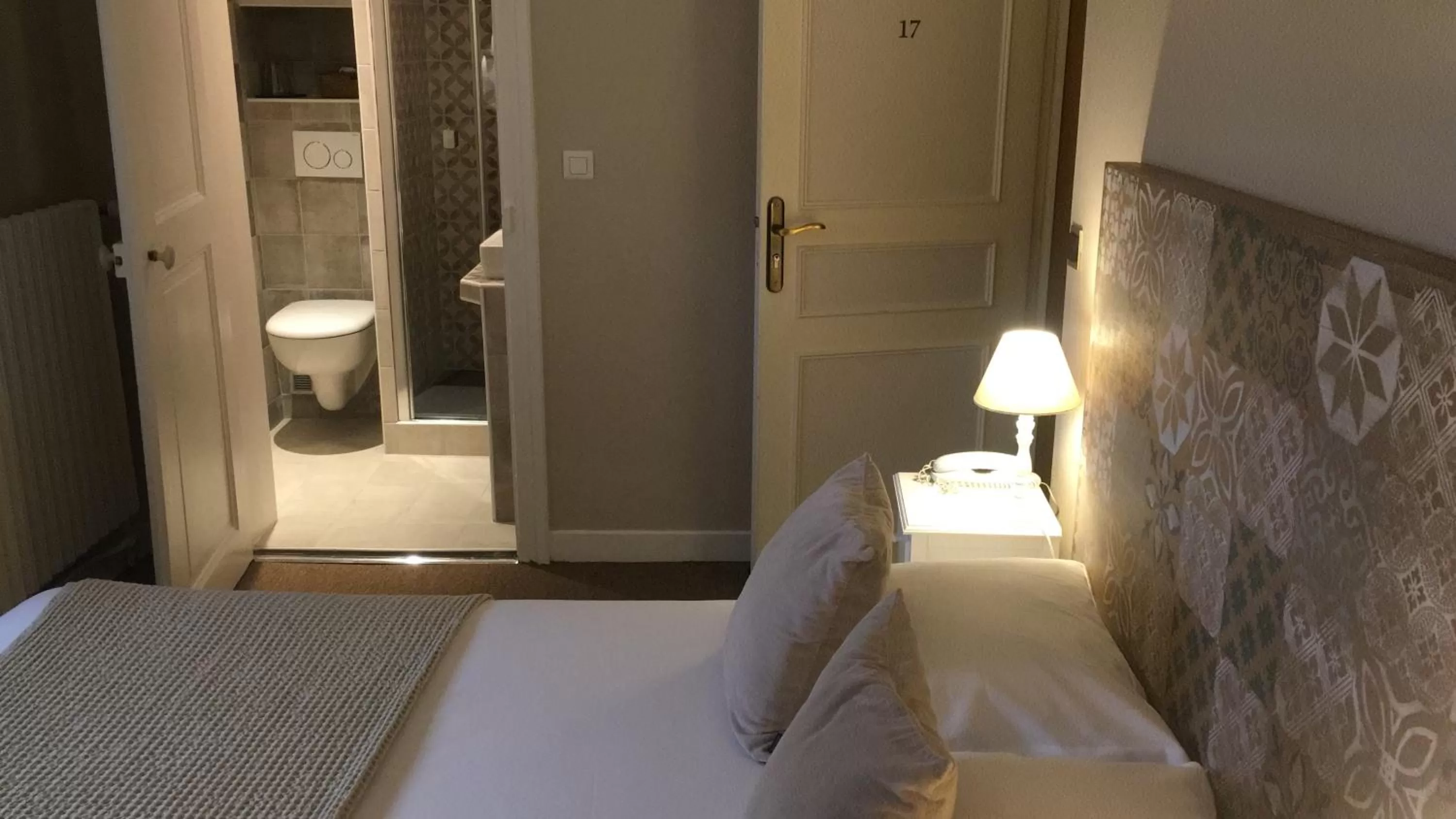 Photo of the whole room, Bed in Hôtel du Parc