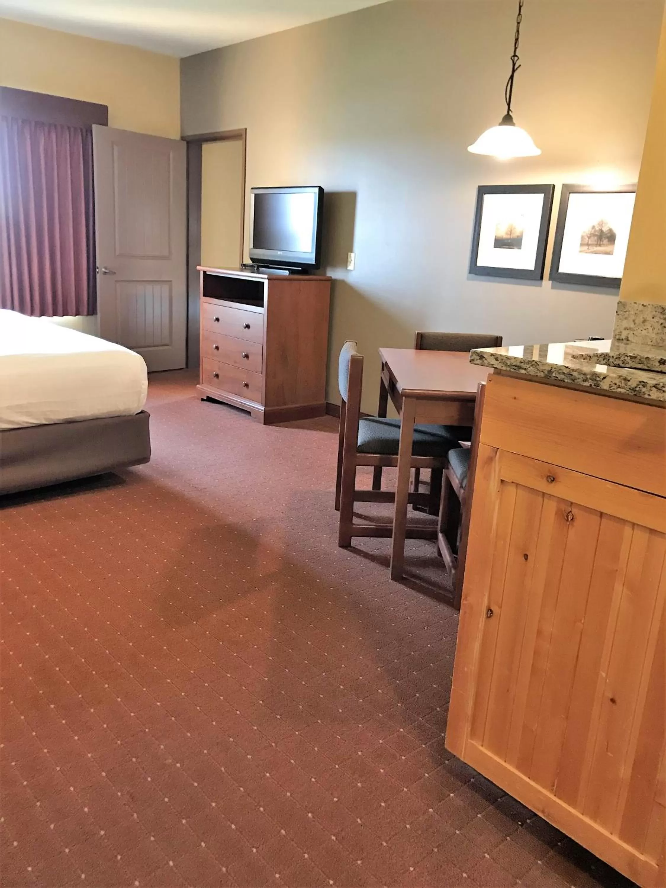 TV and multimedia, Bed in AmericInn by Wyndham Fargo Medical Center