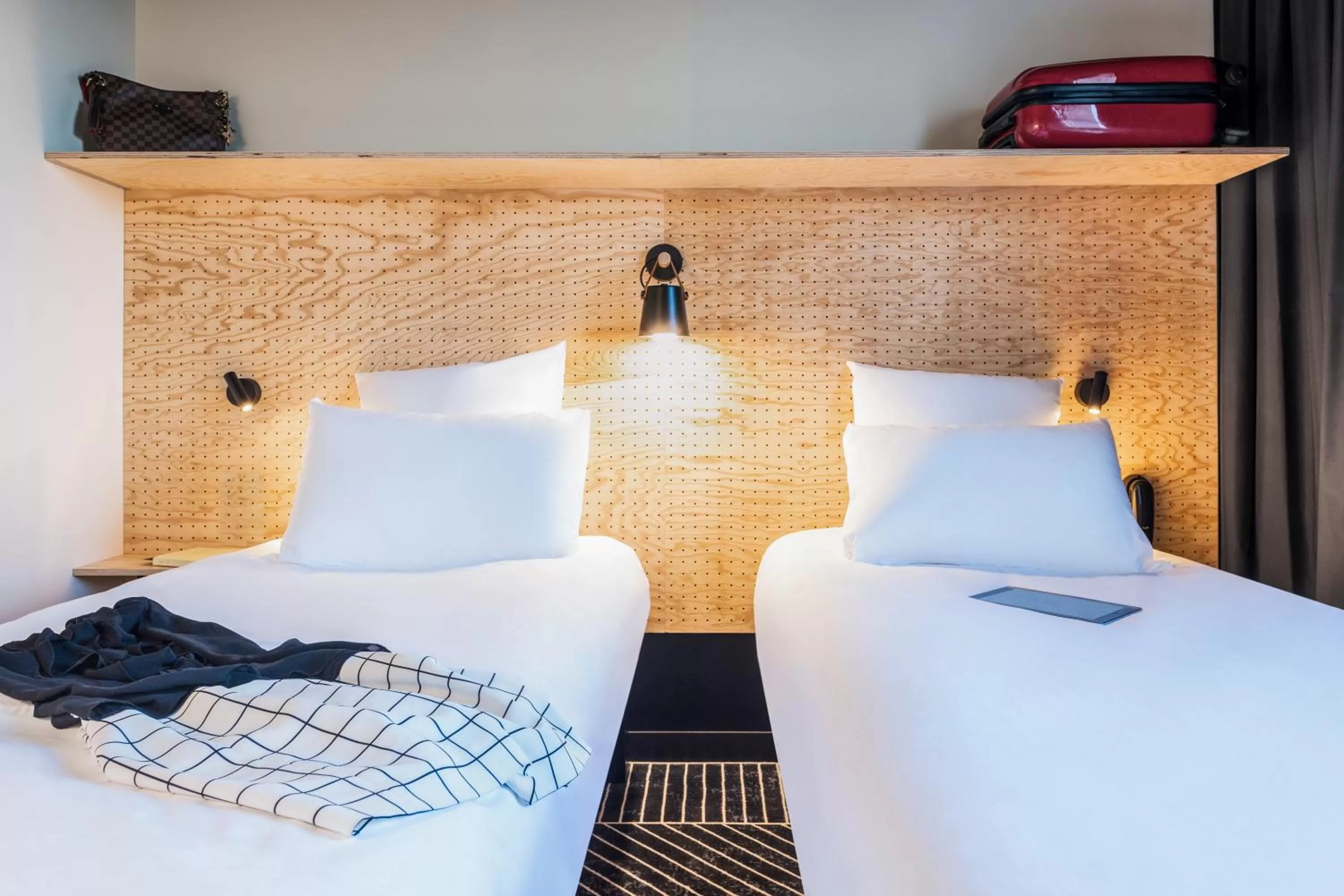 Bedroom, Bed in ibis Styles Lyon Meyzieu Arena Stadium