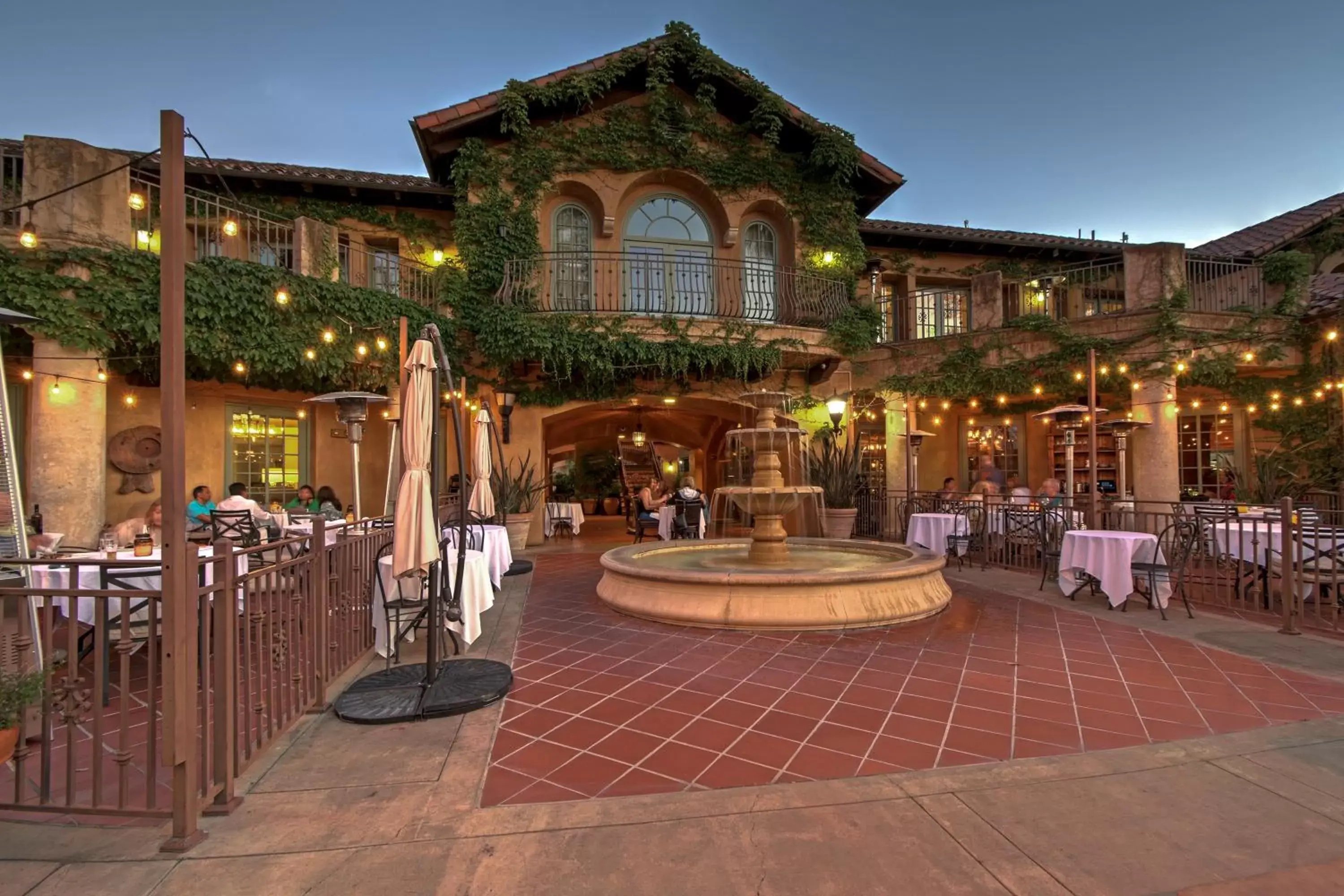 Inner courtyard view, Property Building in Hotel Los Gatos