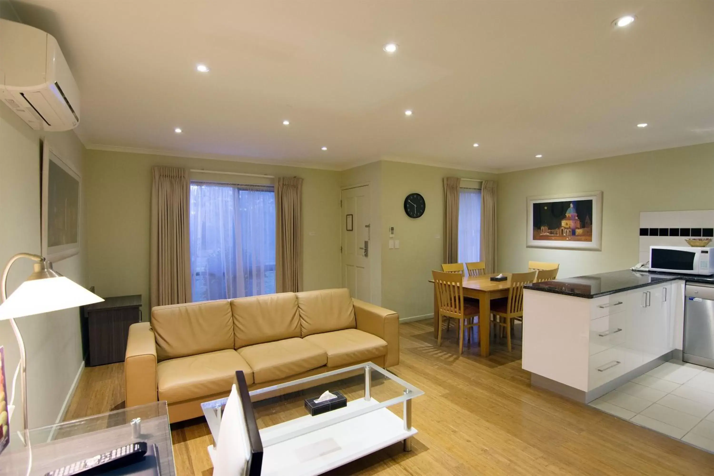 Living room, Seating Area in Best Western Plus Buckingham International