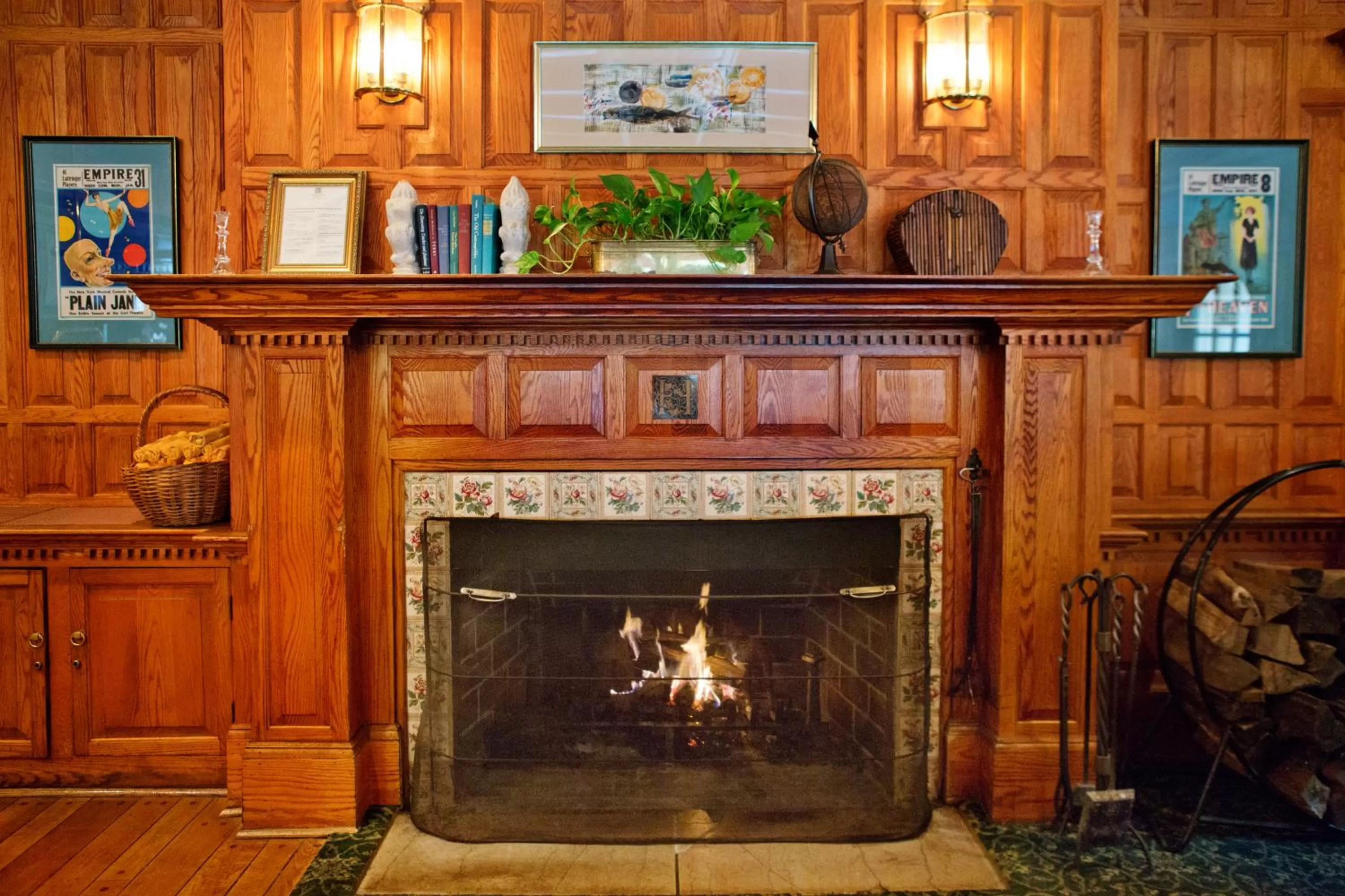 Decorative detail in Hawthorne Hotel
