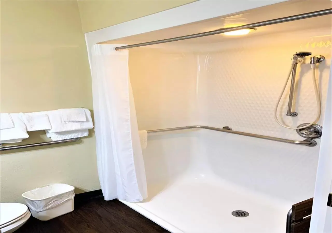 Shower, Bathroom in MainStay Suites Brentwood-Nashville