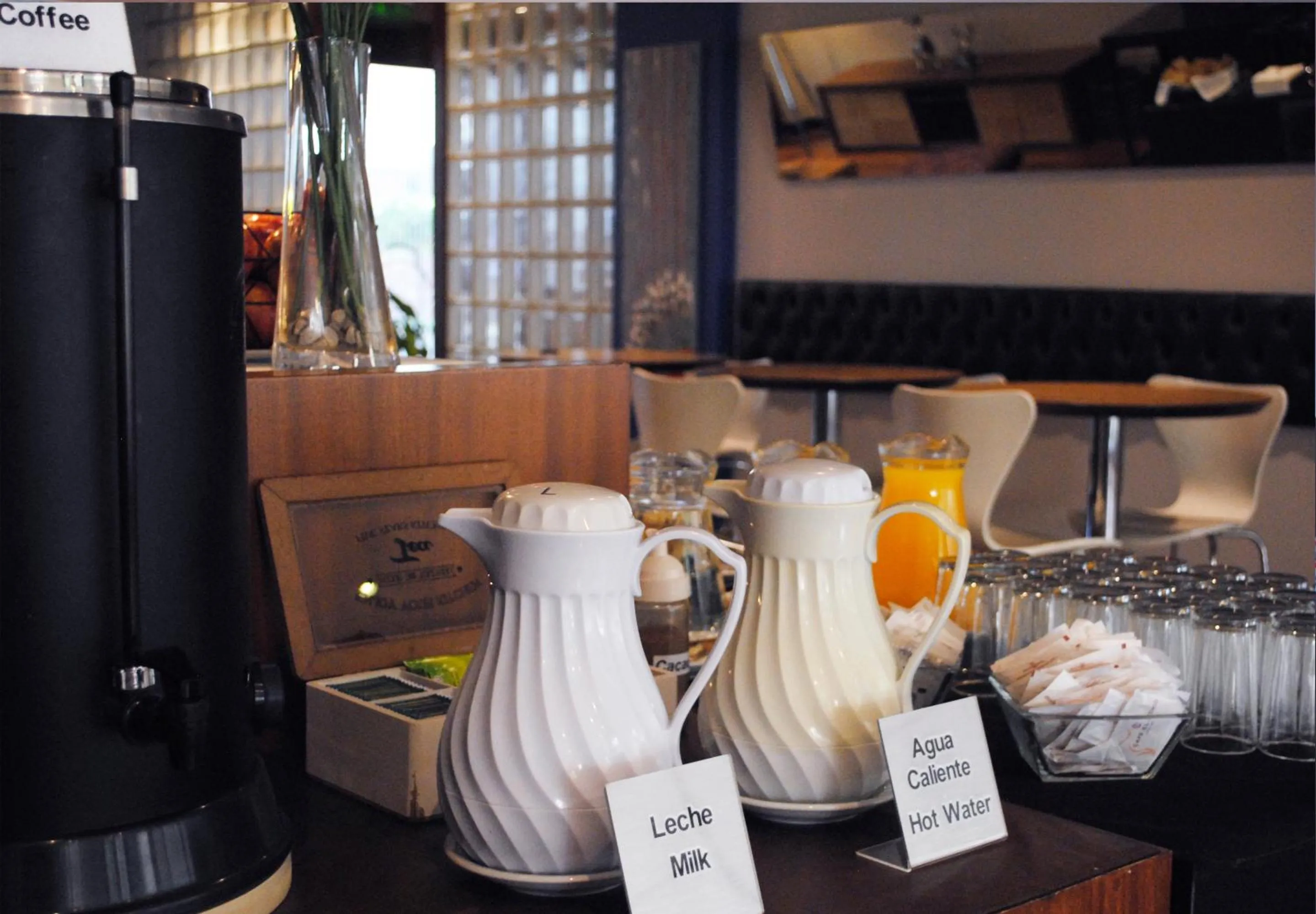 Food and drinks in Palermo Suites Buenos Aires Hotel & Apartments