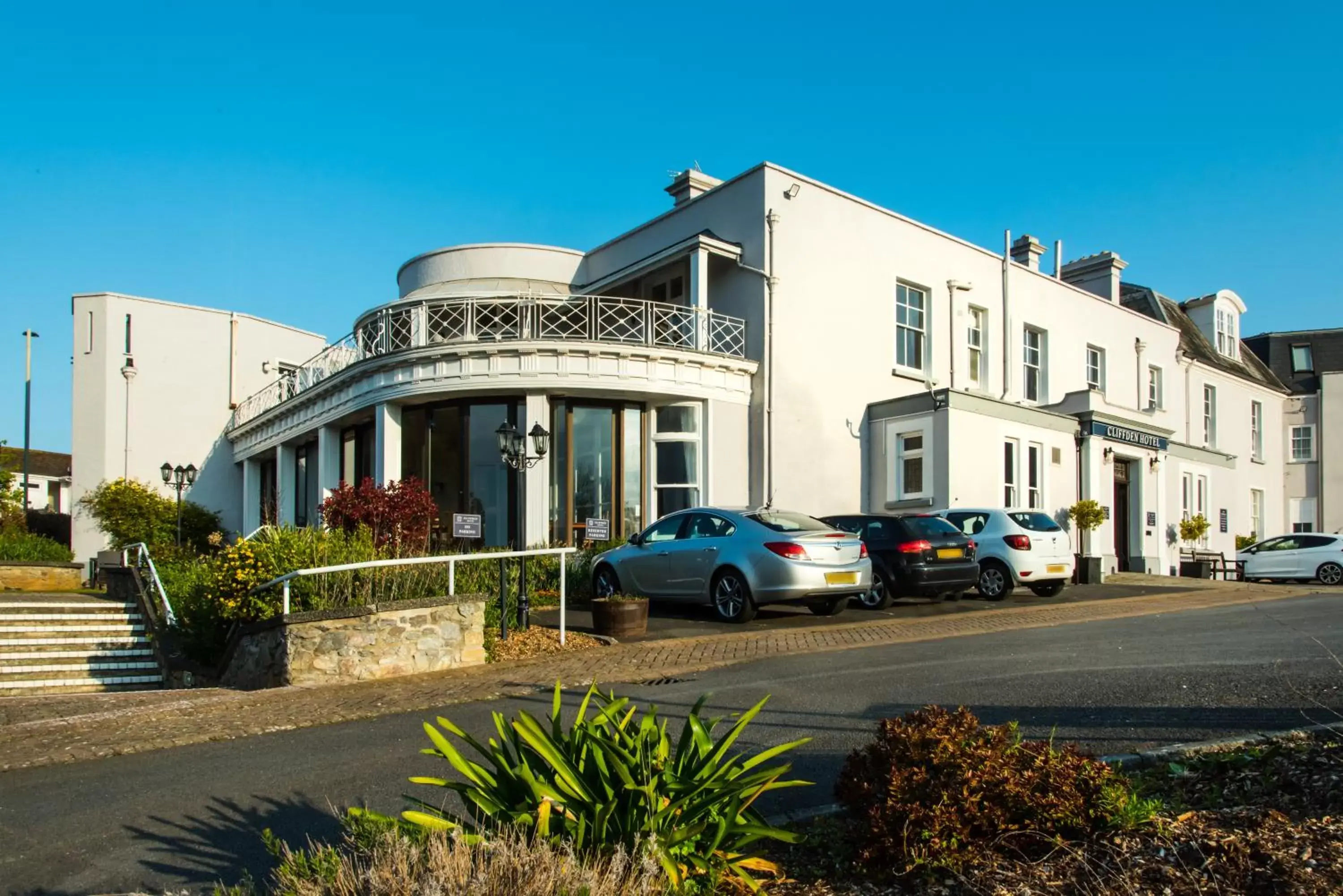 Facade/entrance, Property Building in Cliffden Hotel