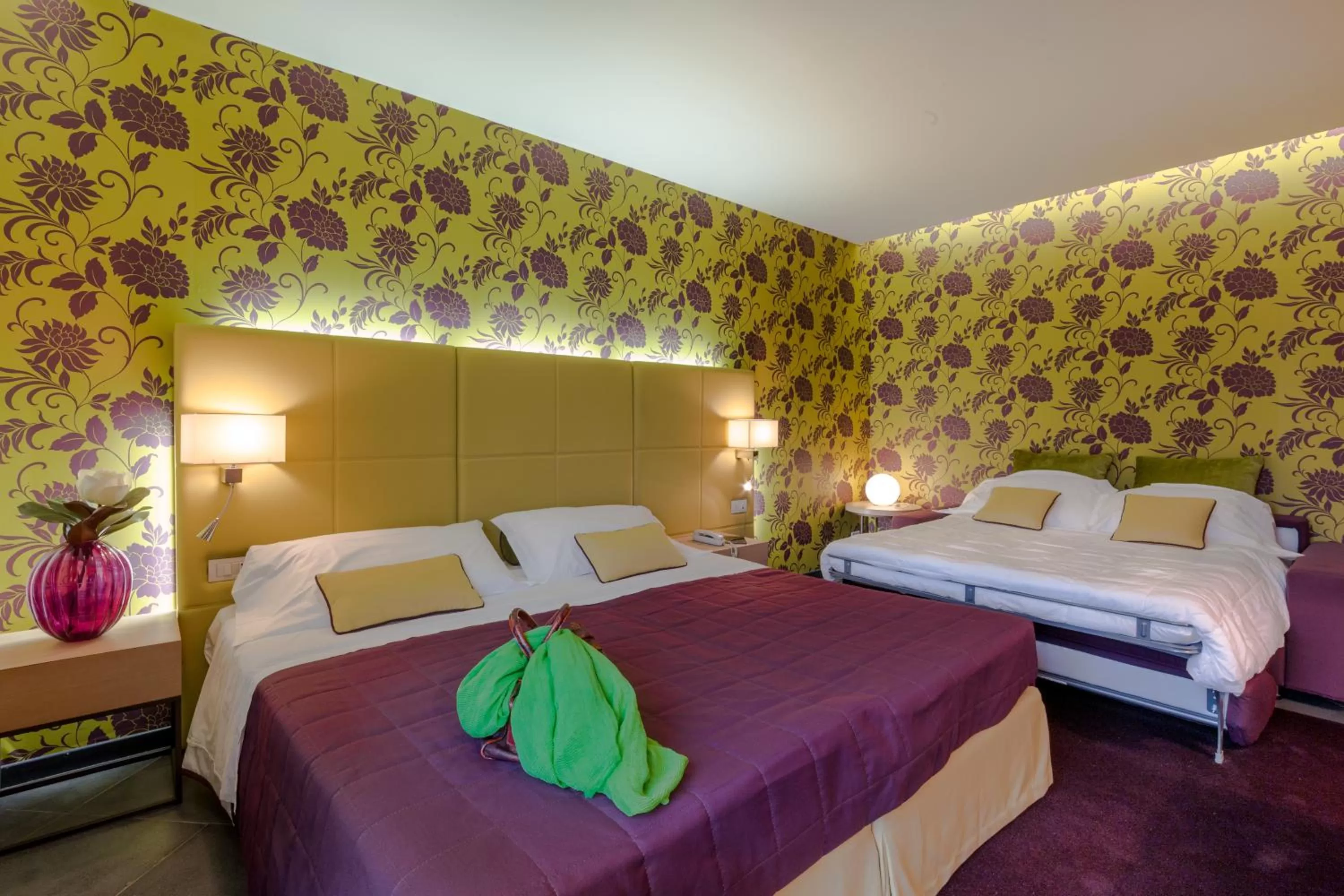 Bedroom, Bed in El Homs Palace Hotel