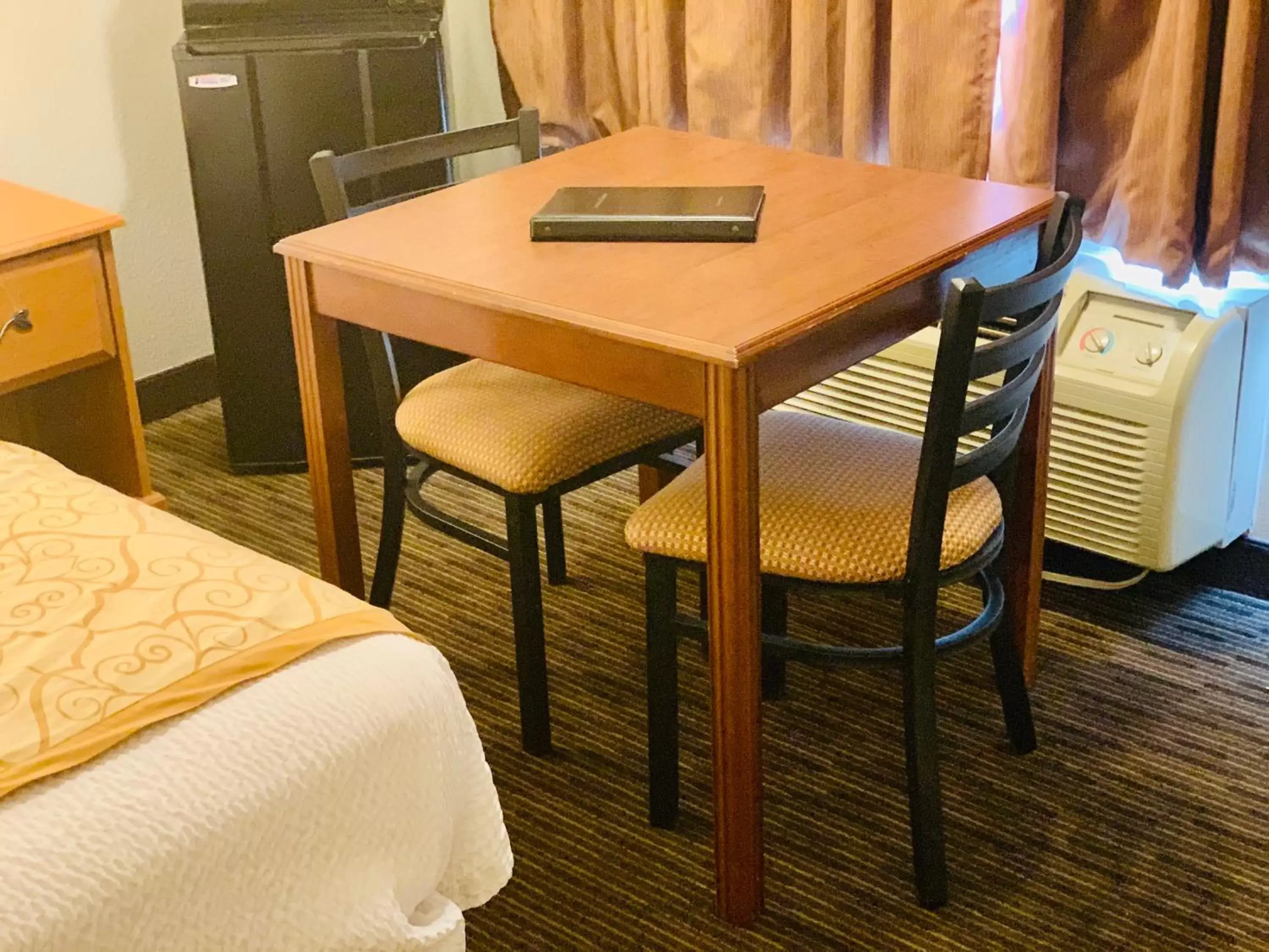 Dining Area in St. George Inn and Suites