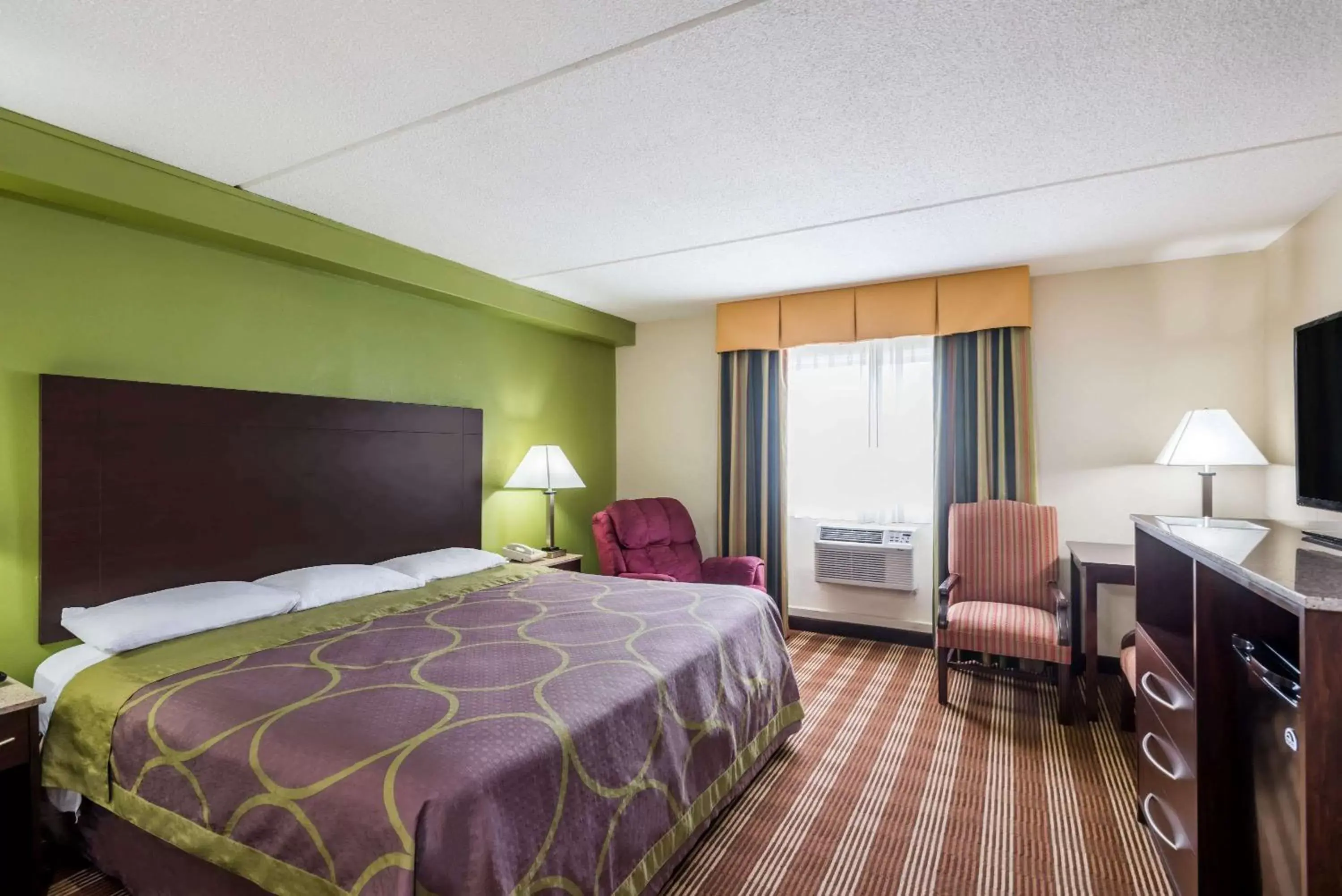 Photo of the whole room, Bed in Super 8 by Wyndham Bangor