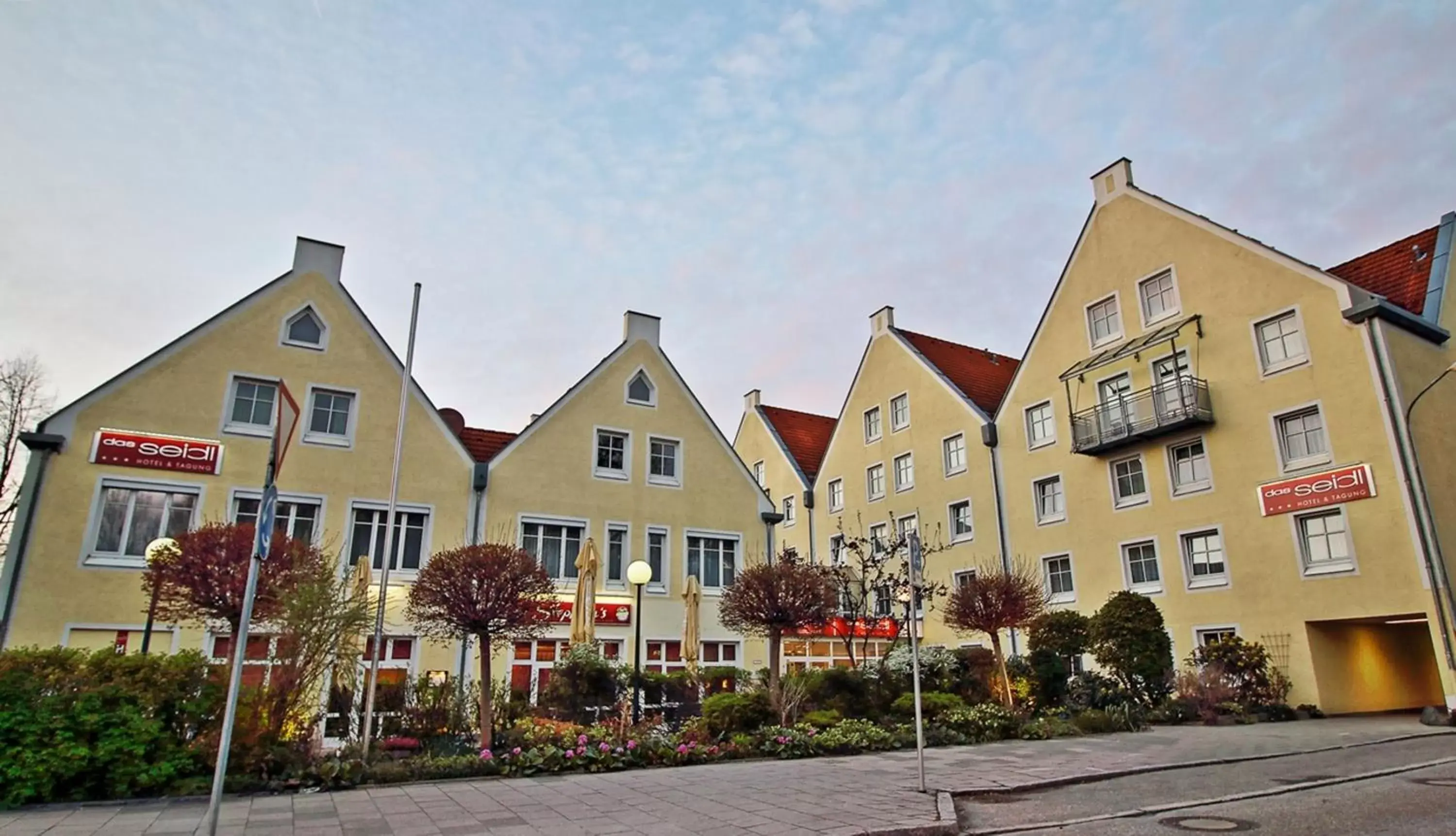 Facade/entrance, Property Building in das seidl - Hotel & Tagung - München West