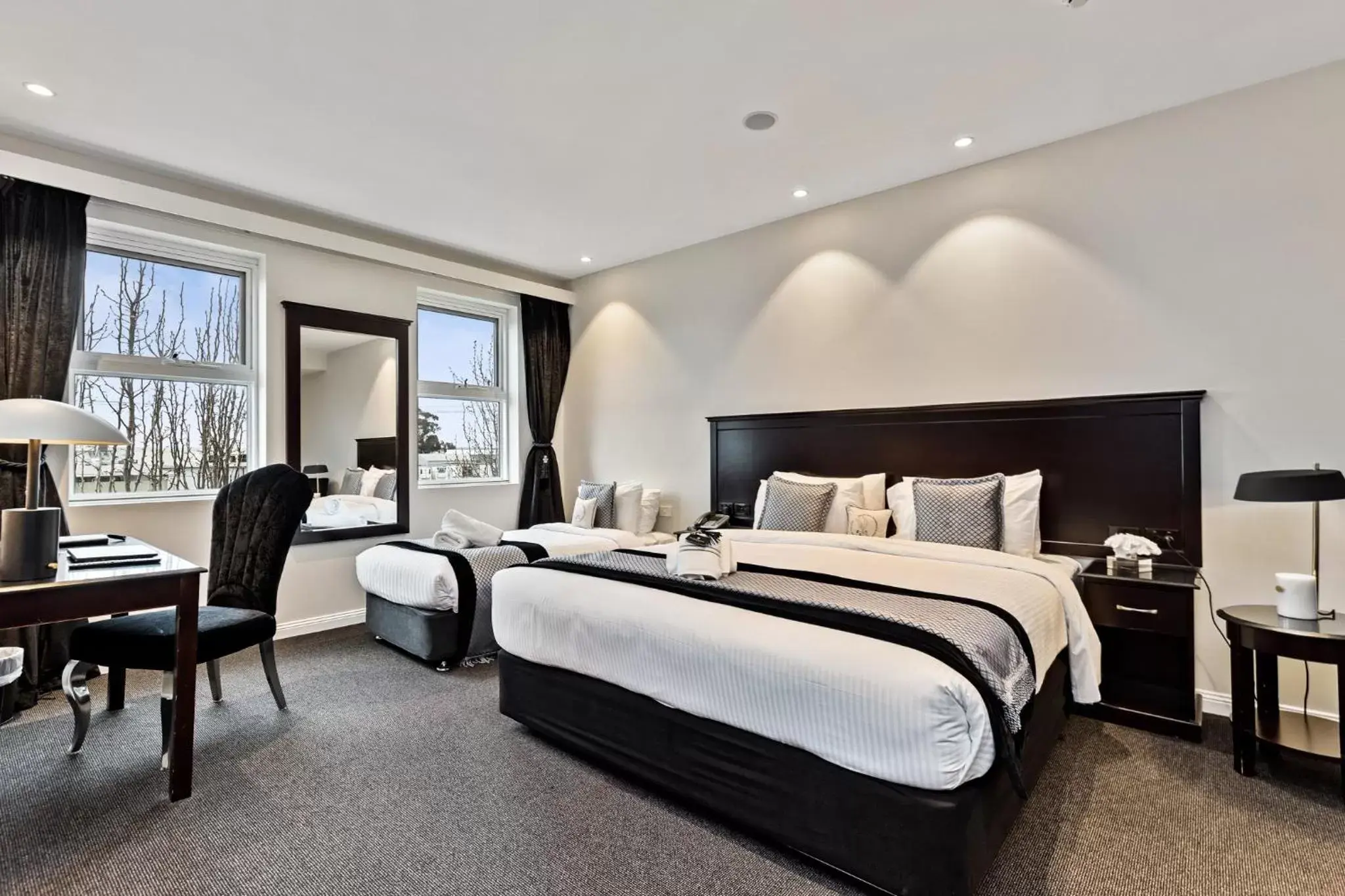 Bed in International Hotel Wagga Wagga