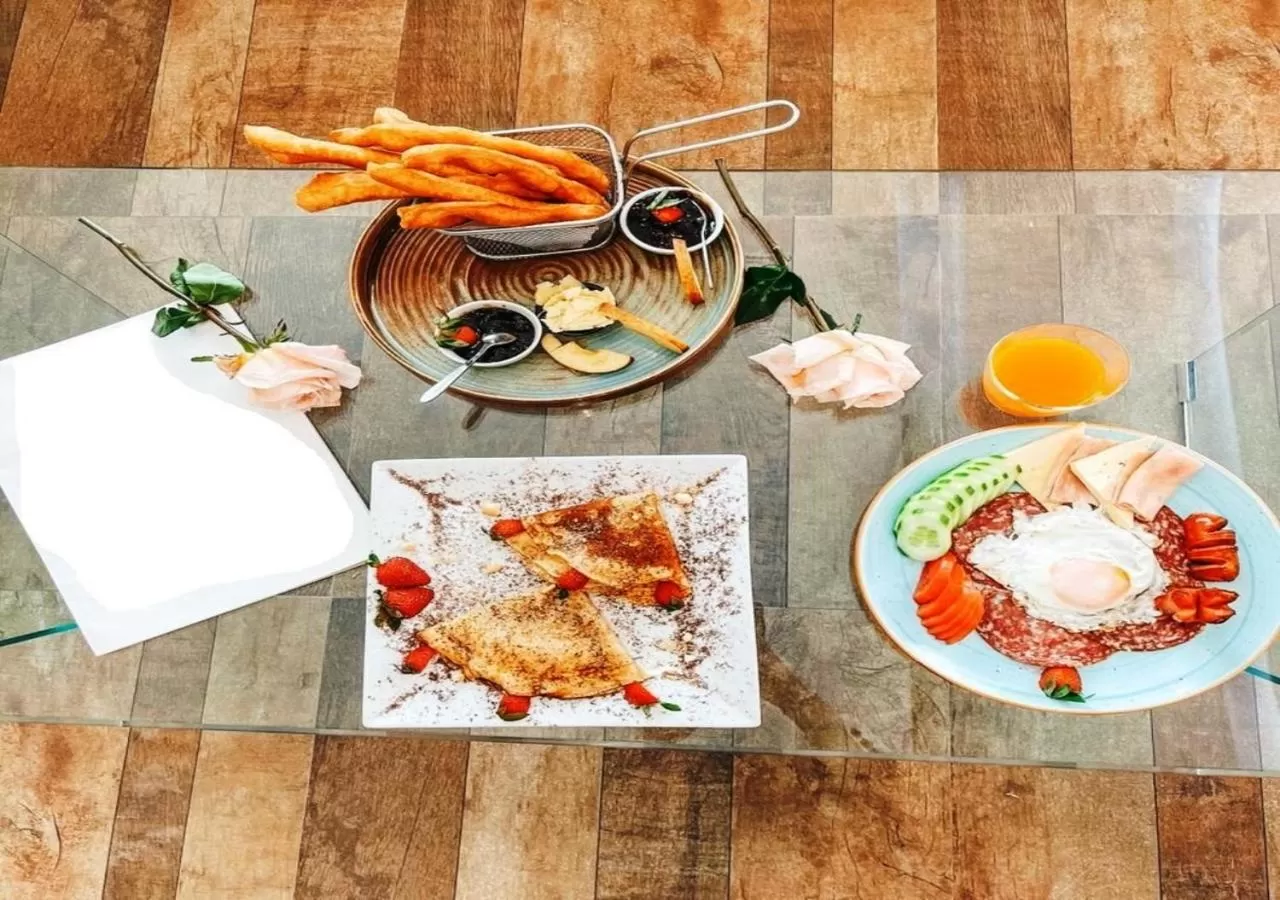 Breakfast in Seashell Beach Rooms