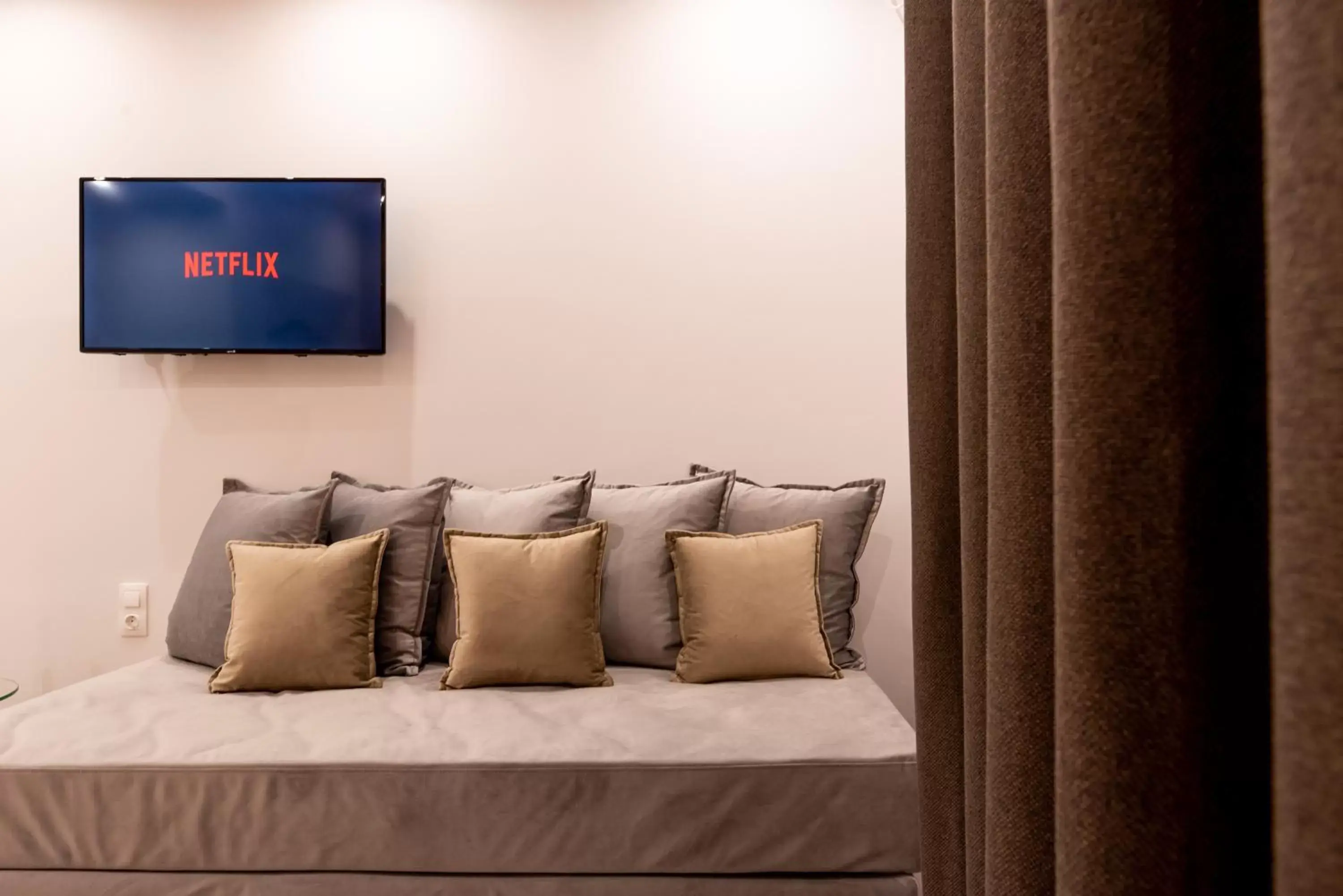 TV and multimedia, TV/Entertainment Center in Airscape Hotel Free Shuttle From Athen's Airport