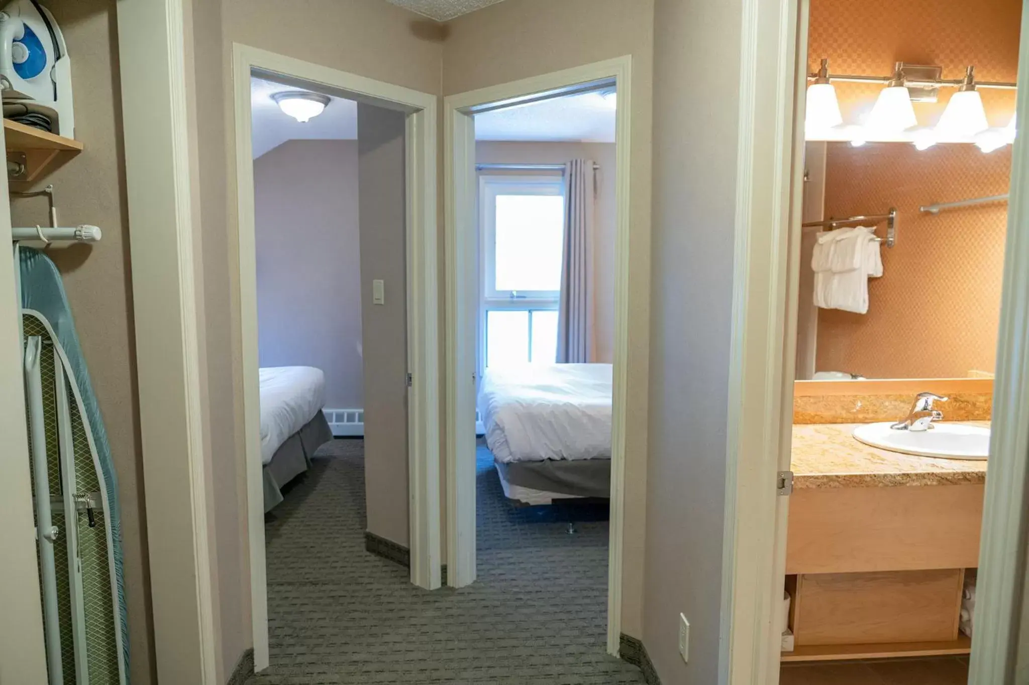 Area and facilities, Bed in Banff Rocky Mountain Resort