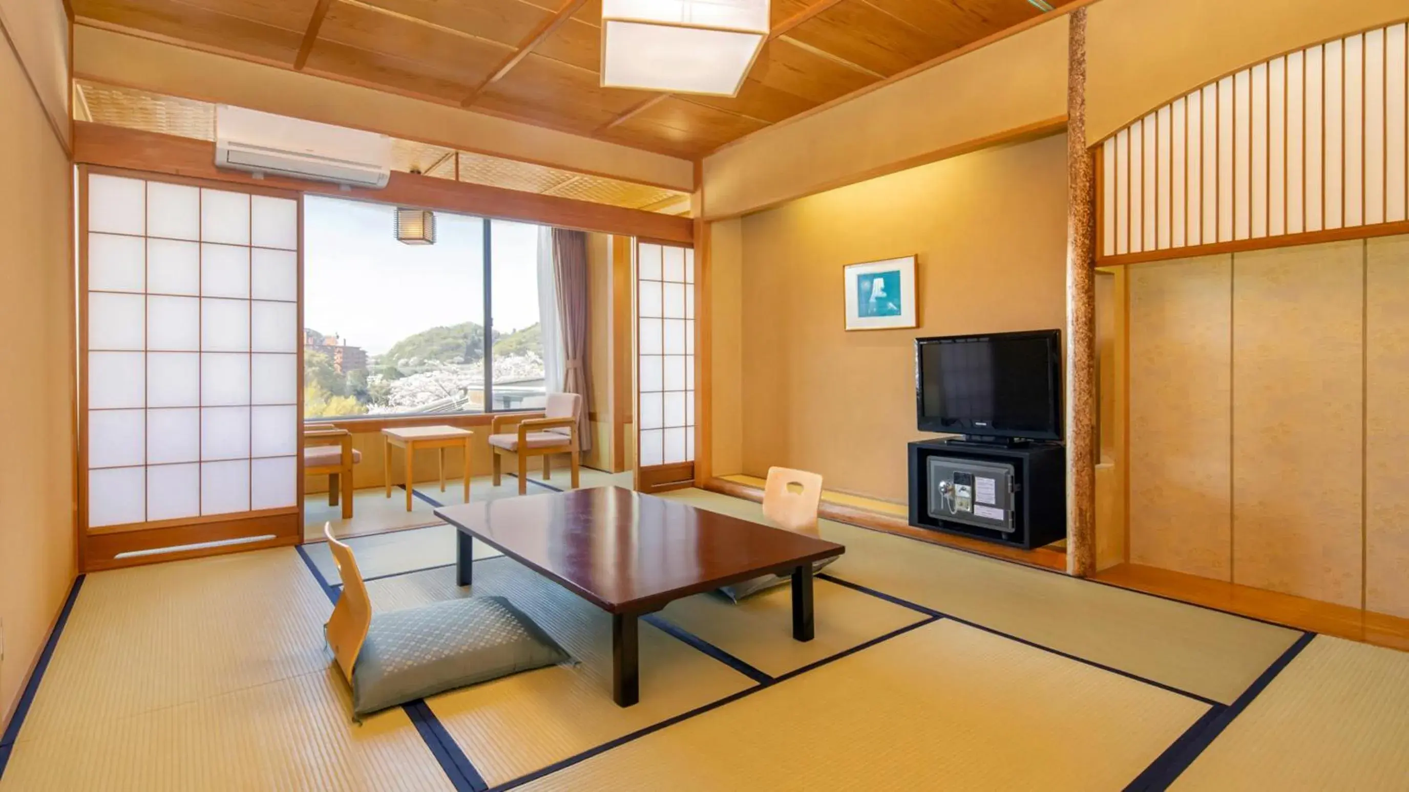 Seating Area in New Hakkeien