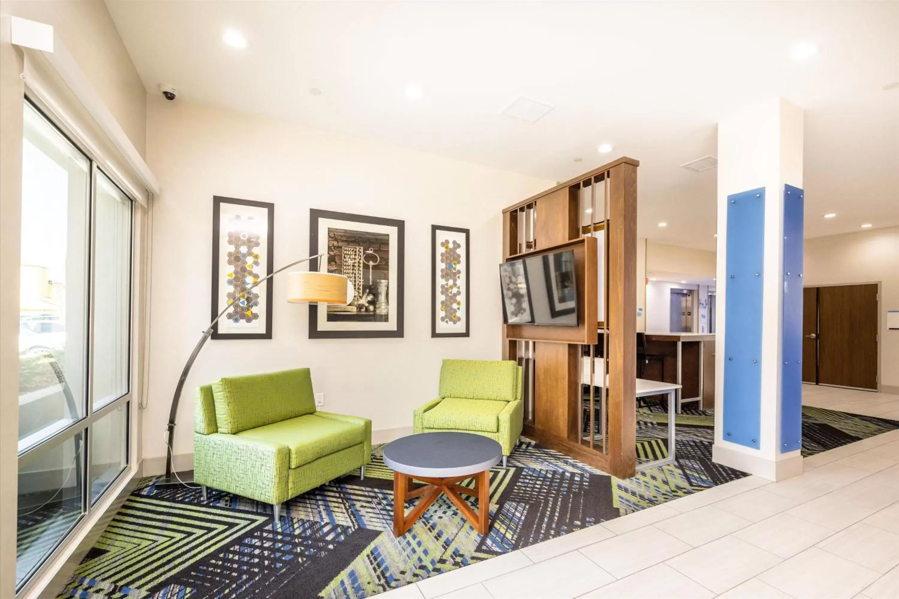 Lobby or reception, Seating Area in Holiday Inn Express & Suites - San Jose Silicon Valley, an IHG Hotel