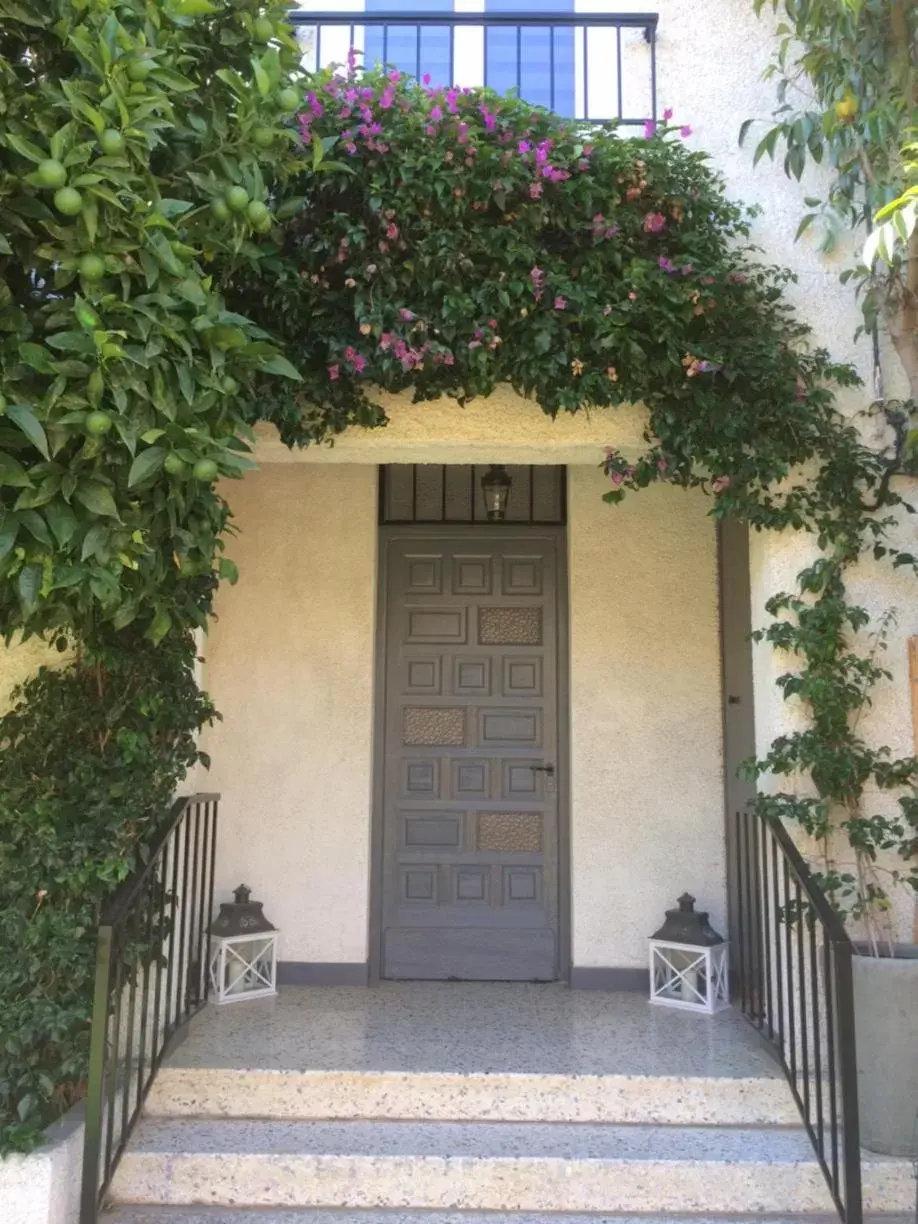 Facade/entrance in Au Bougainvillier