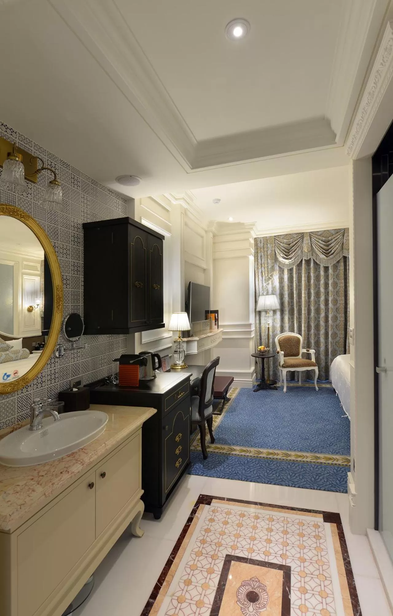 Photo of the whole room, Bed in Golden Tulip RS Boutique Hotel-Tainan