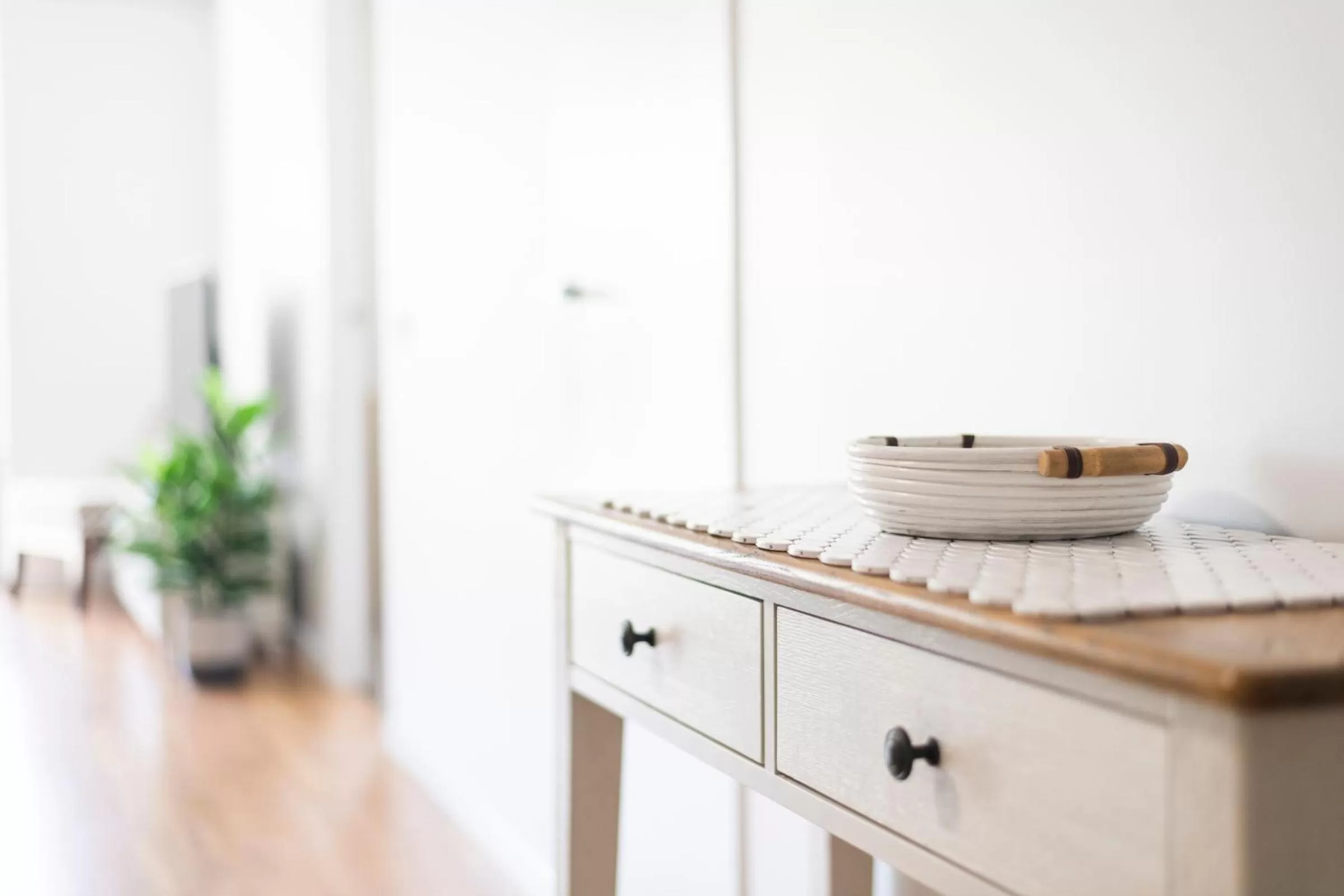 Decorative detail in Pacific Marina Apartments