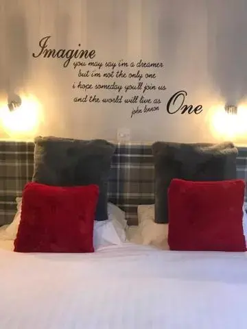 Bed in Crown and Cushion Appleby