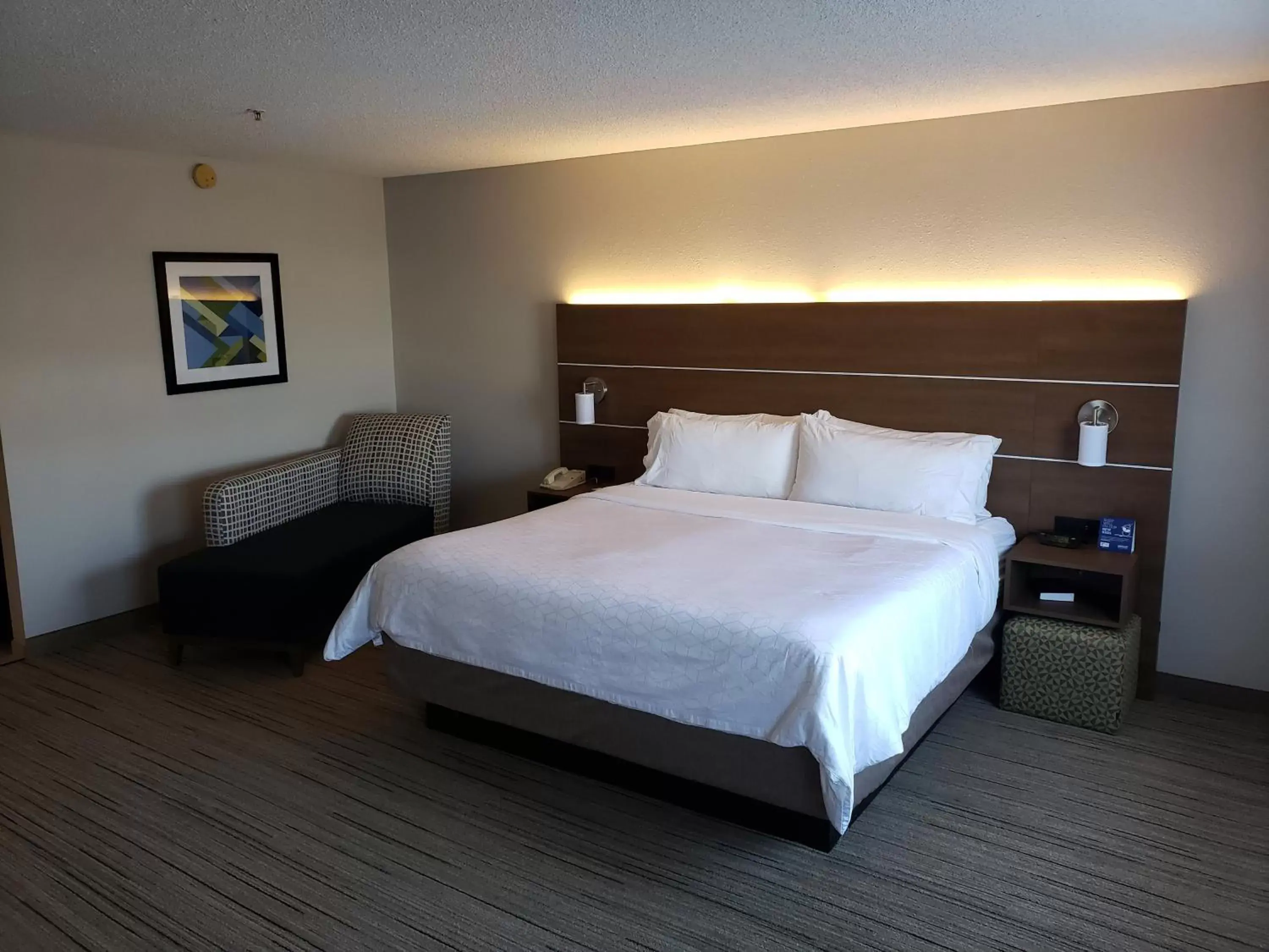 Photo of the whole room, Bed in Holiday Inn Express Stephens City, an IHG Hotel