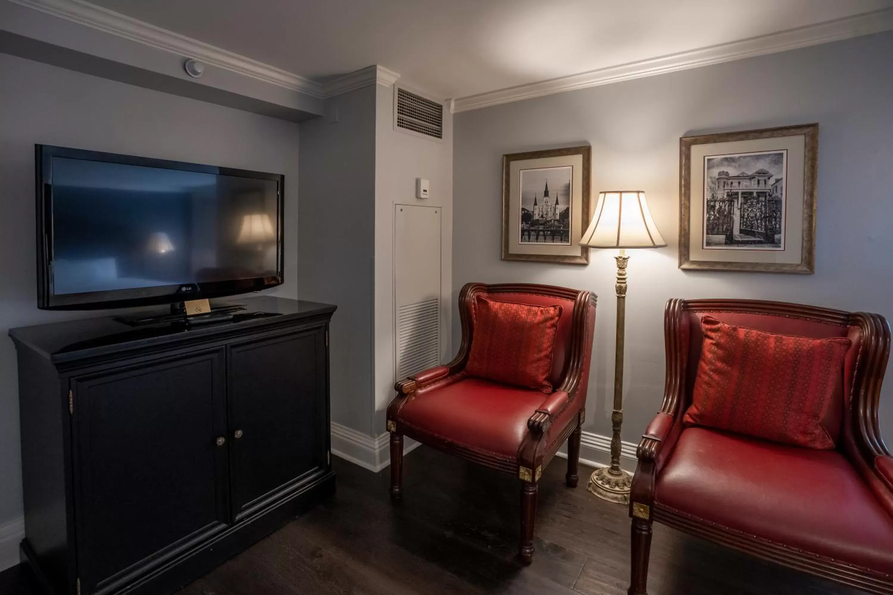 Seating area, TV/Entertainment Center in Bourbon Orleans Hotel
