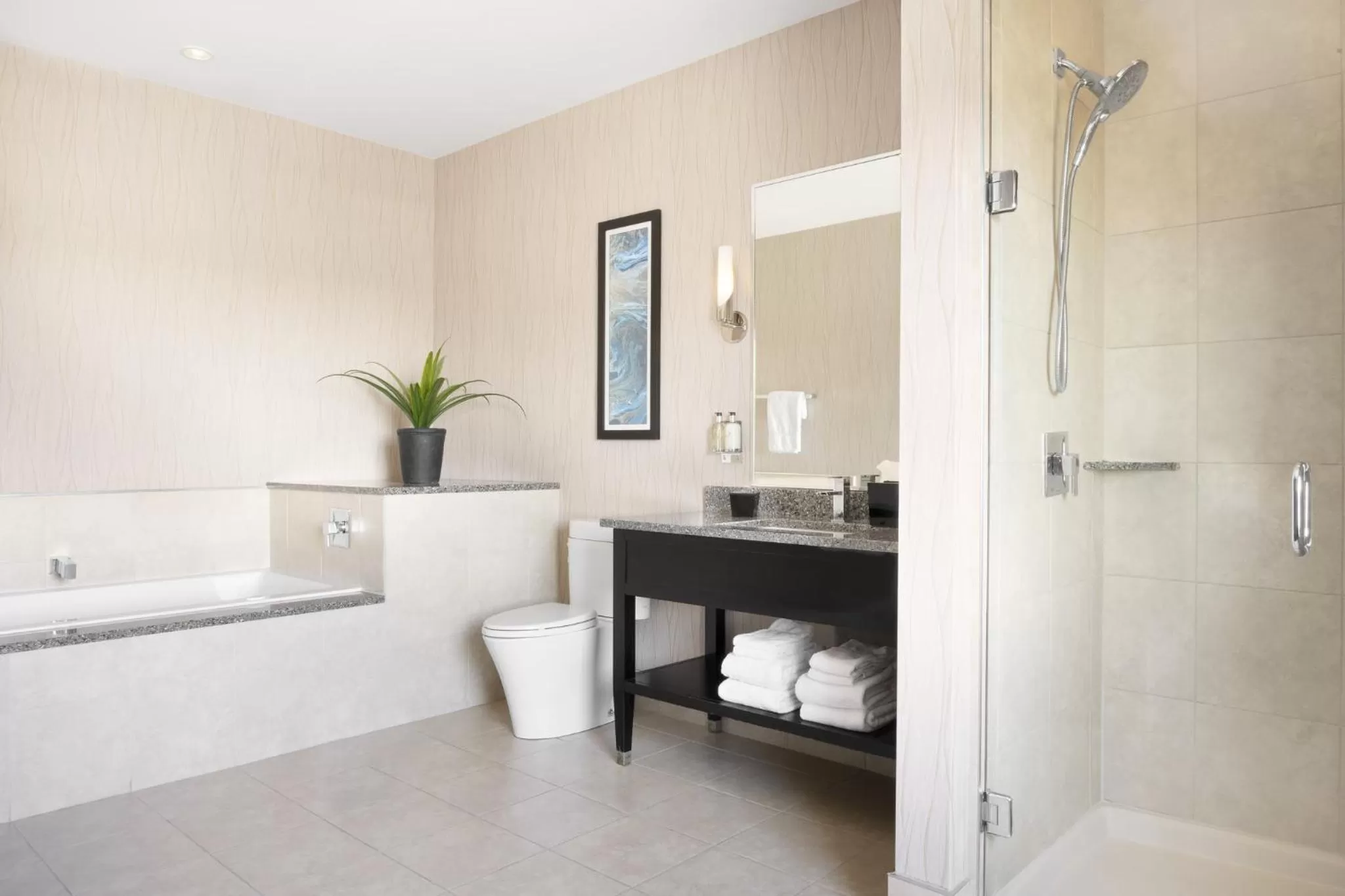 Photo of the whole room in voco The Tiger Hotel, Columbia, MO by IHG