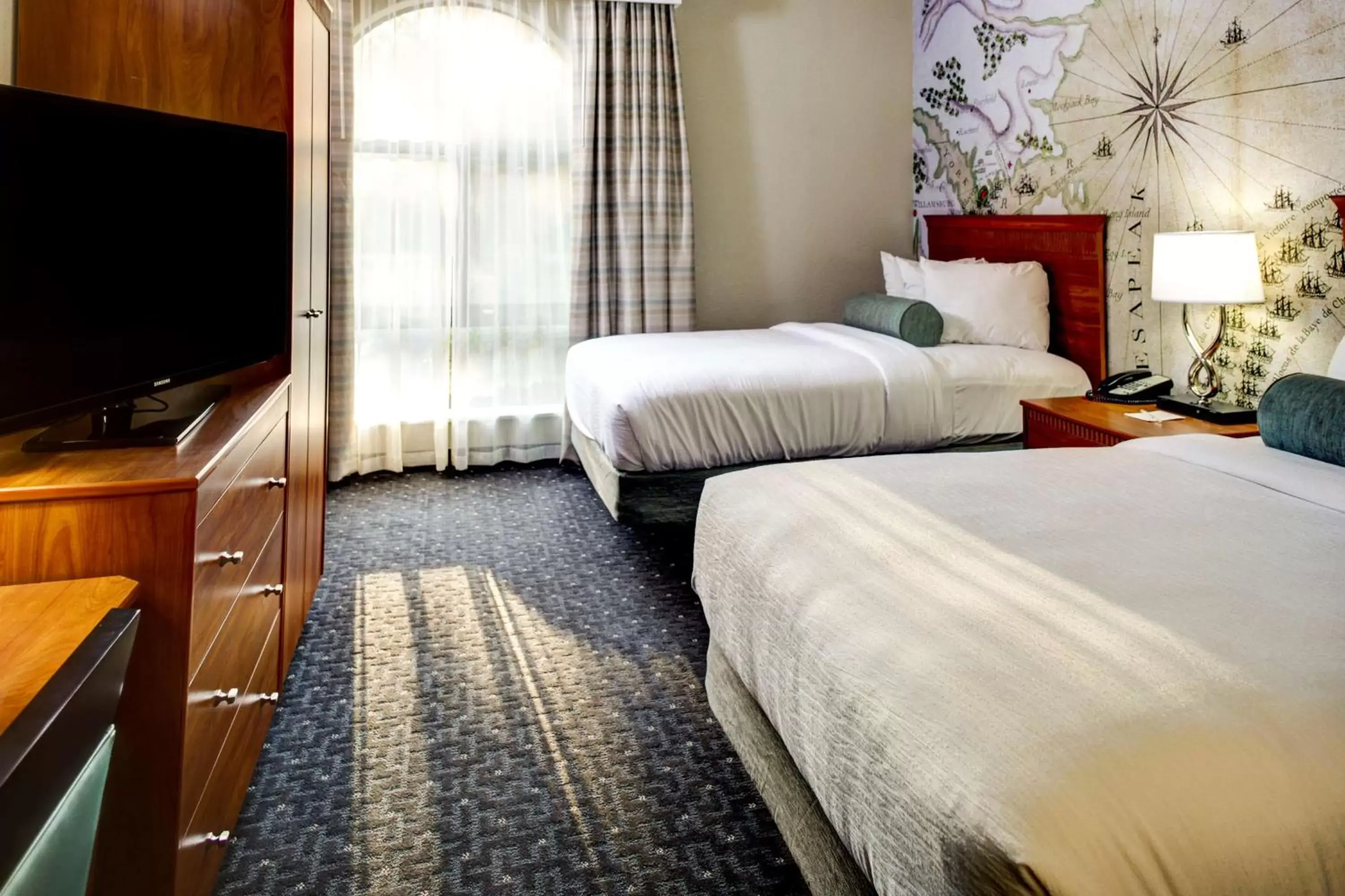 Bedroom, Bed in Embassy Suites Williamsburg