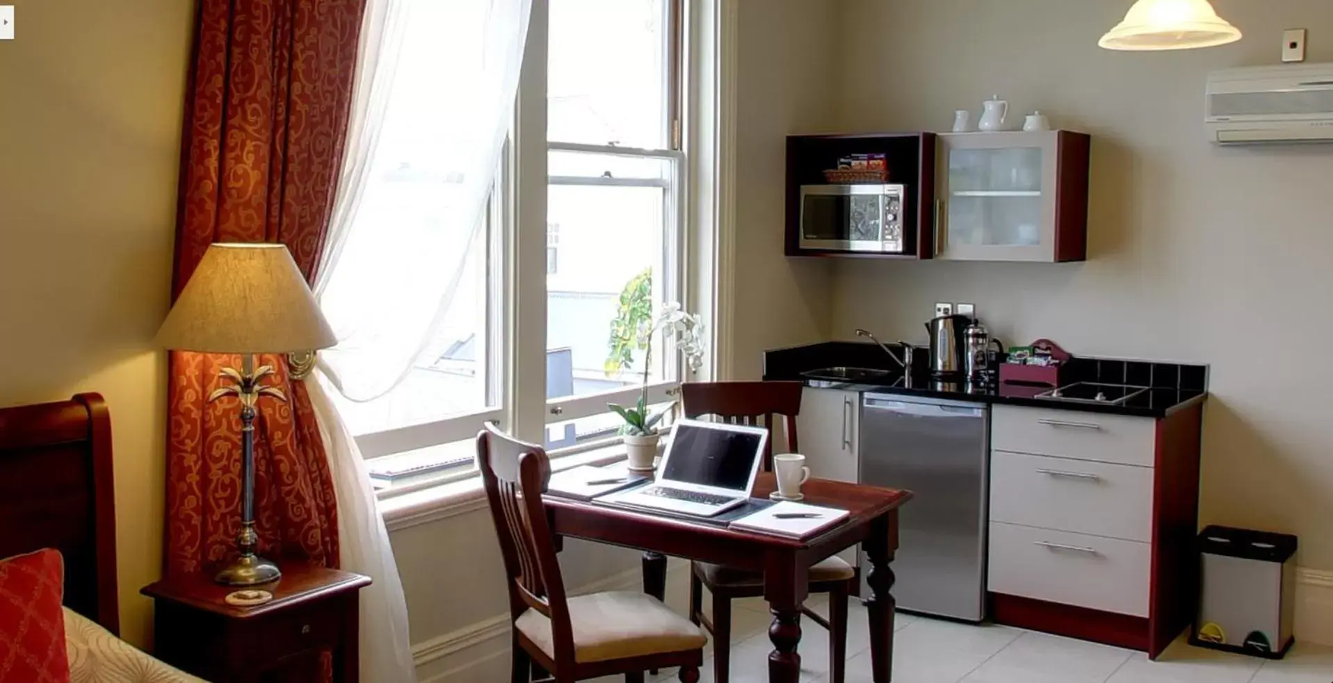 Kitchen/Kitchenette in Merivale Manor