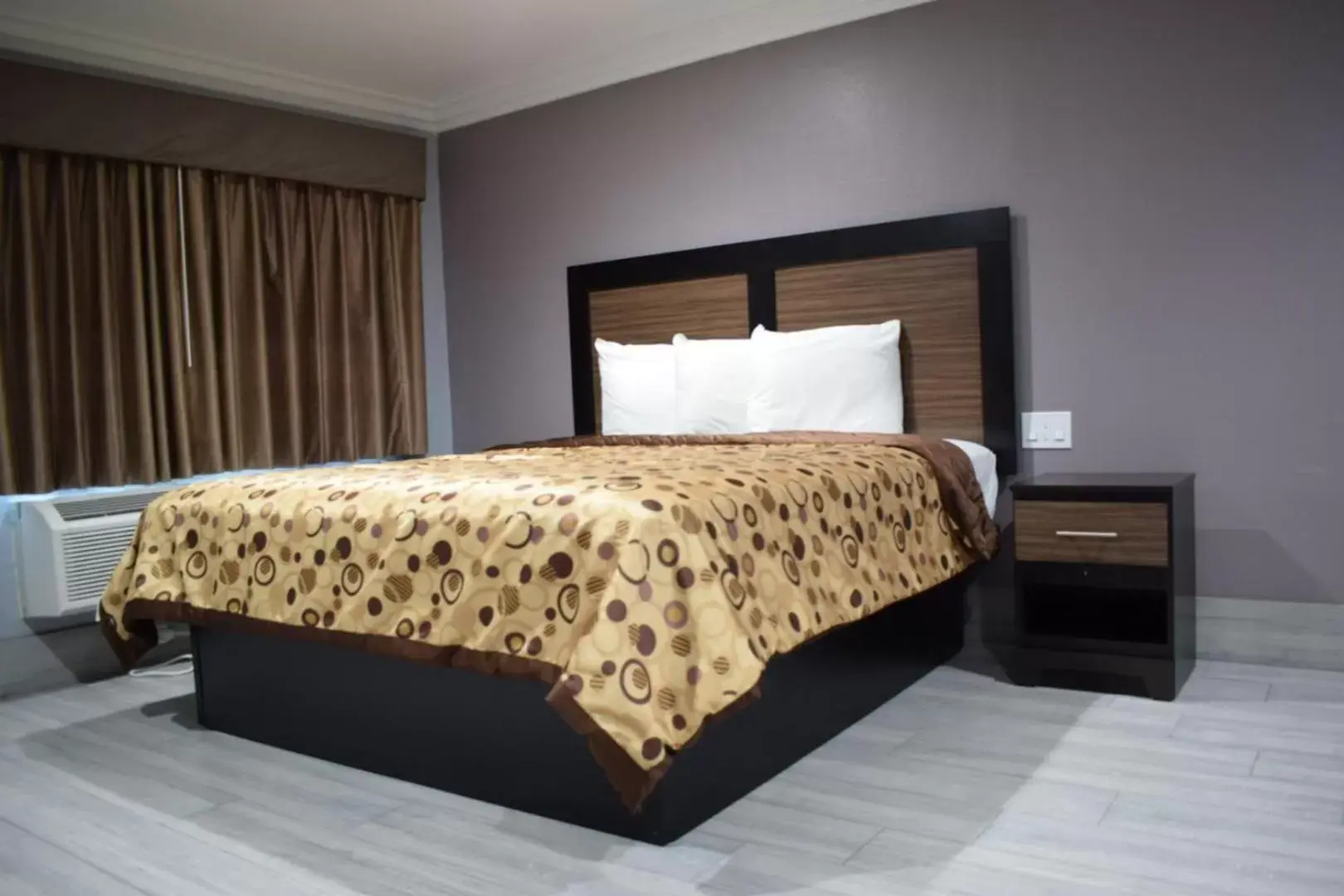 Bedroom, Bed in Willow Tree Inn & Suites