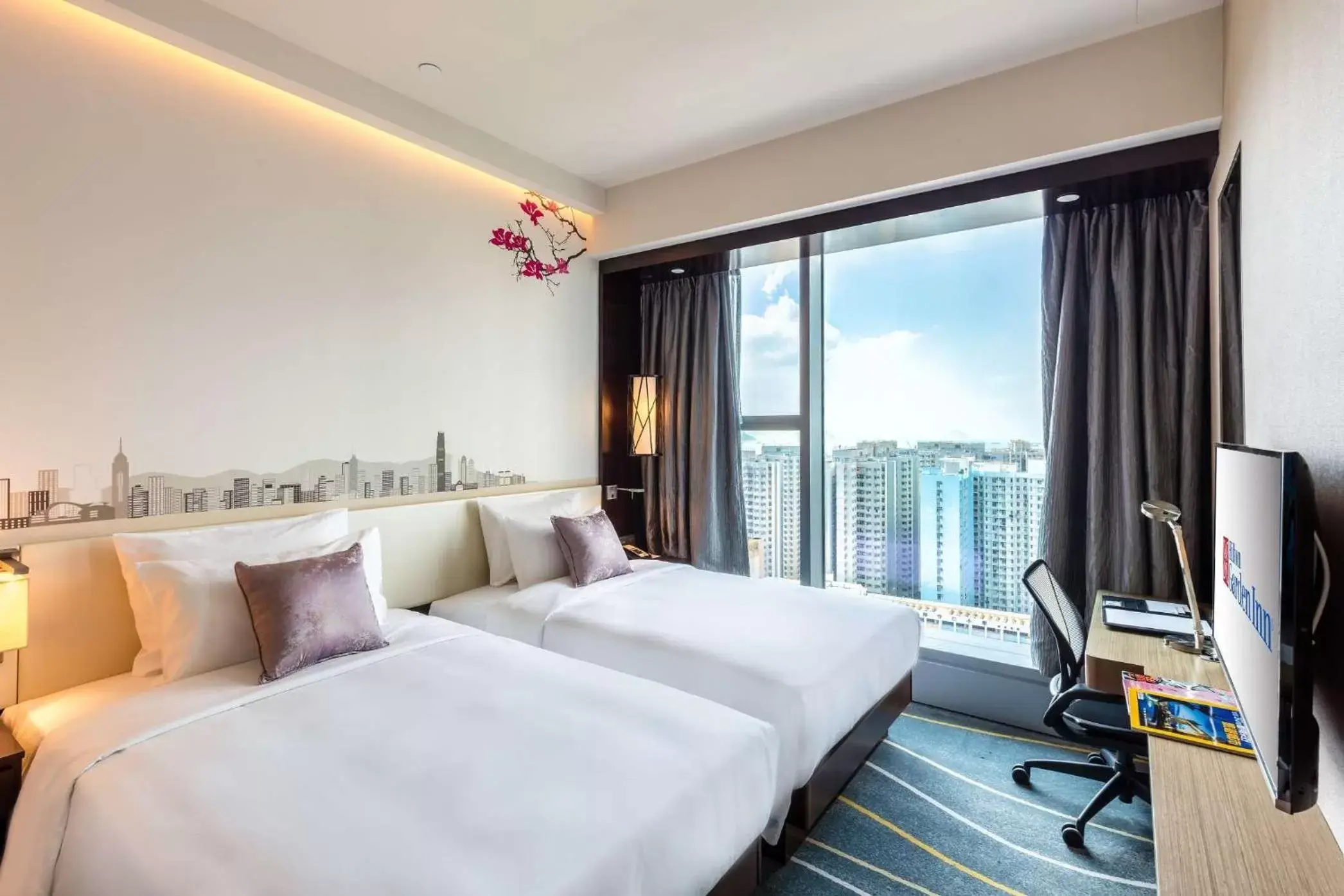 Bedroom in Hilton Garden Inn Hong Kong Mongkok