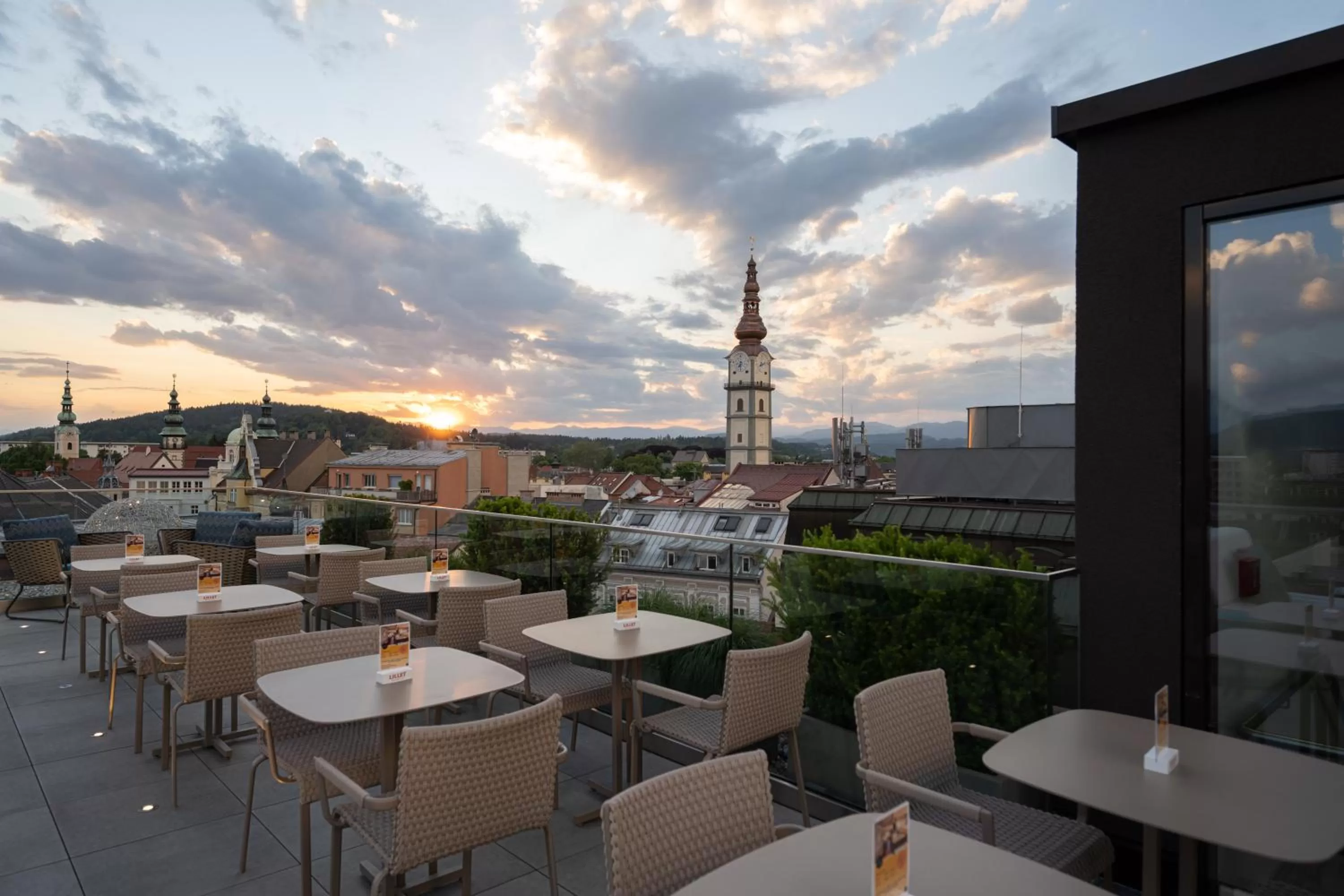 Lounge or bar in Garner Hotel Klagenfurt - Moser Verdino by IHG