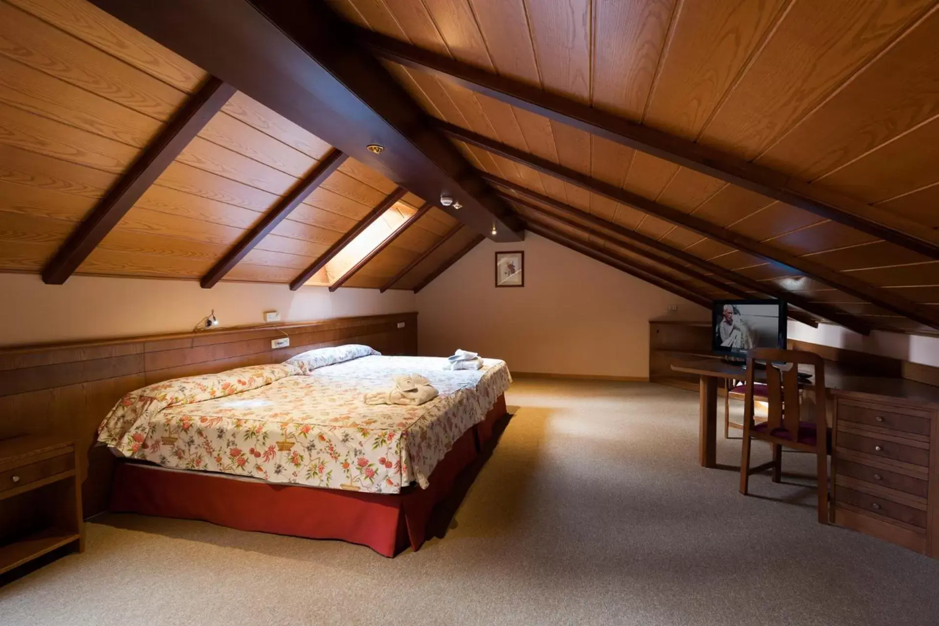 Bedroom, Bed in SOMMOS Hotel Benasque Spa