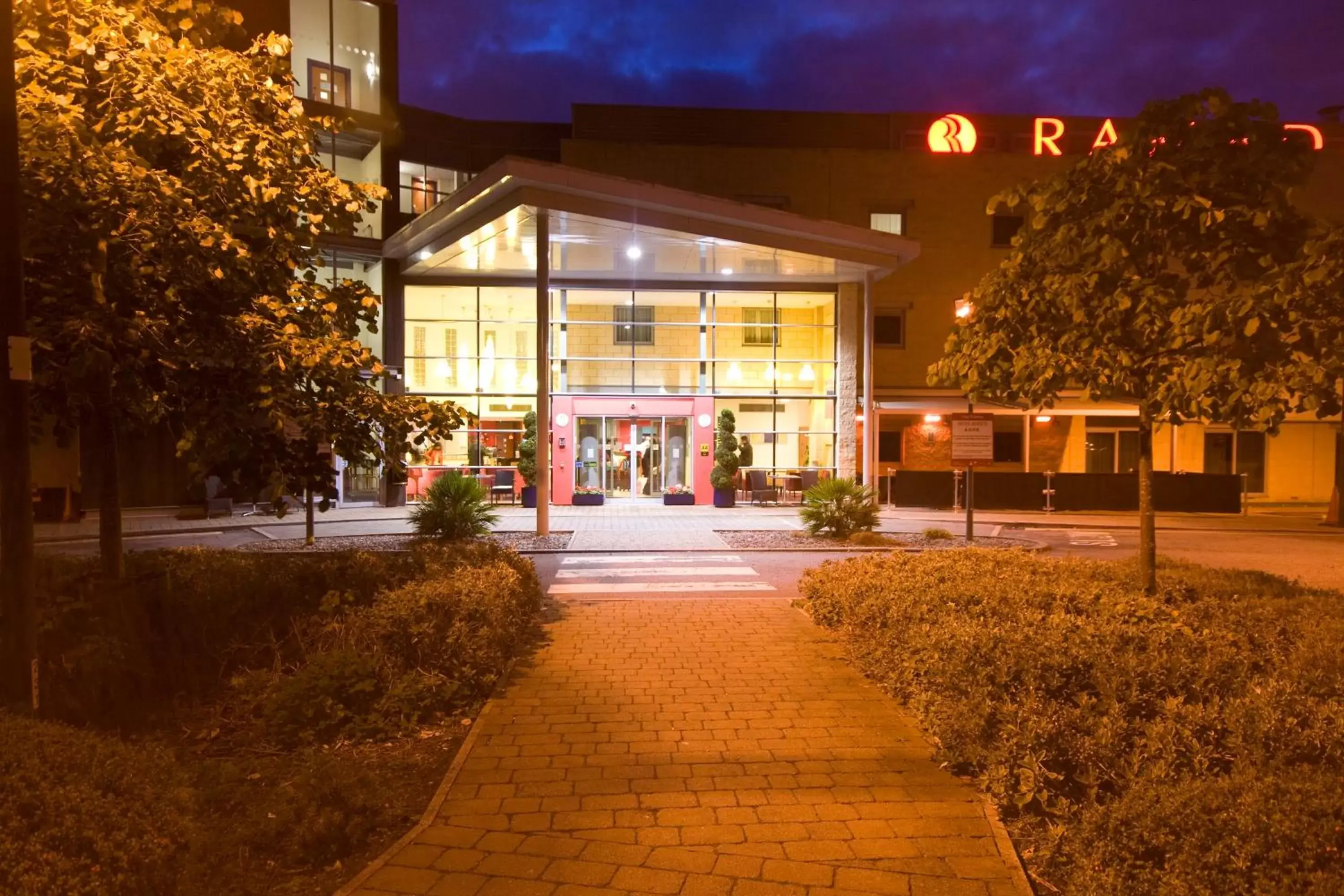 Facade/entrance in Ramada London North