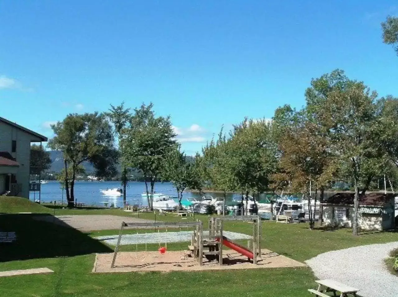 Children play ground in Magog Waterfront Condo