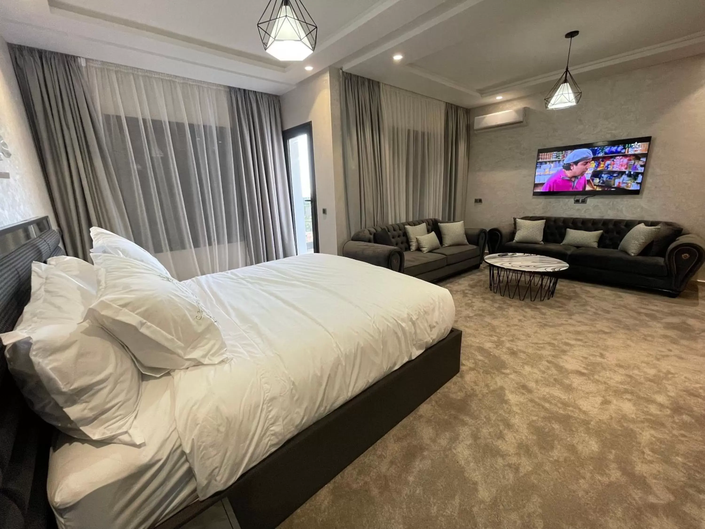 Junior Suite - single occupancy in Quiet Hotel Junior Suite - single occupancy in Quiet Hotel