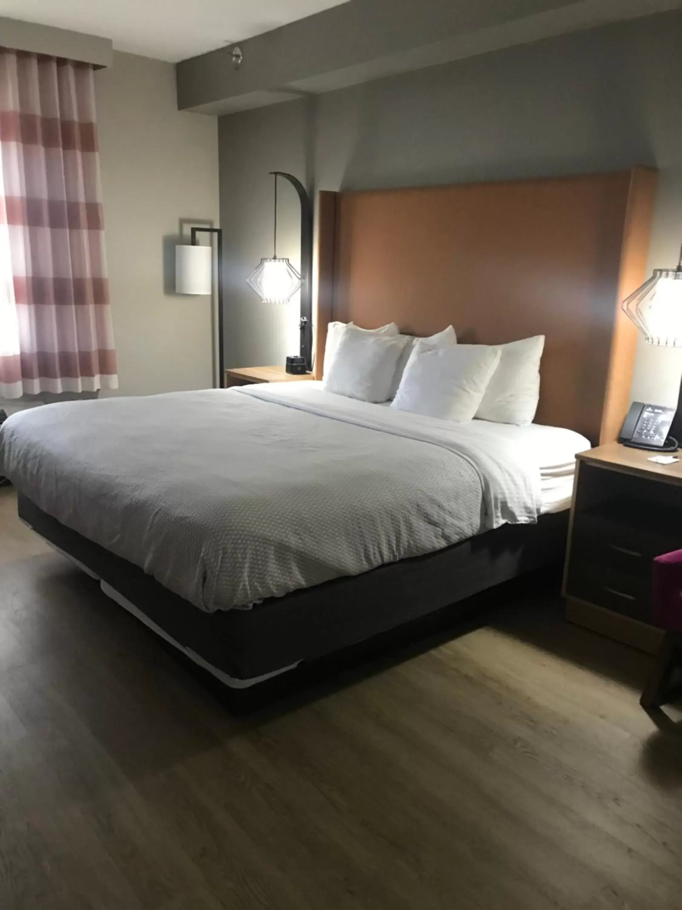 Bed in La Quinta by Wyndham Chattanooga-Hamilton Place