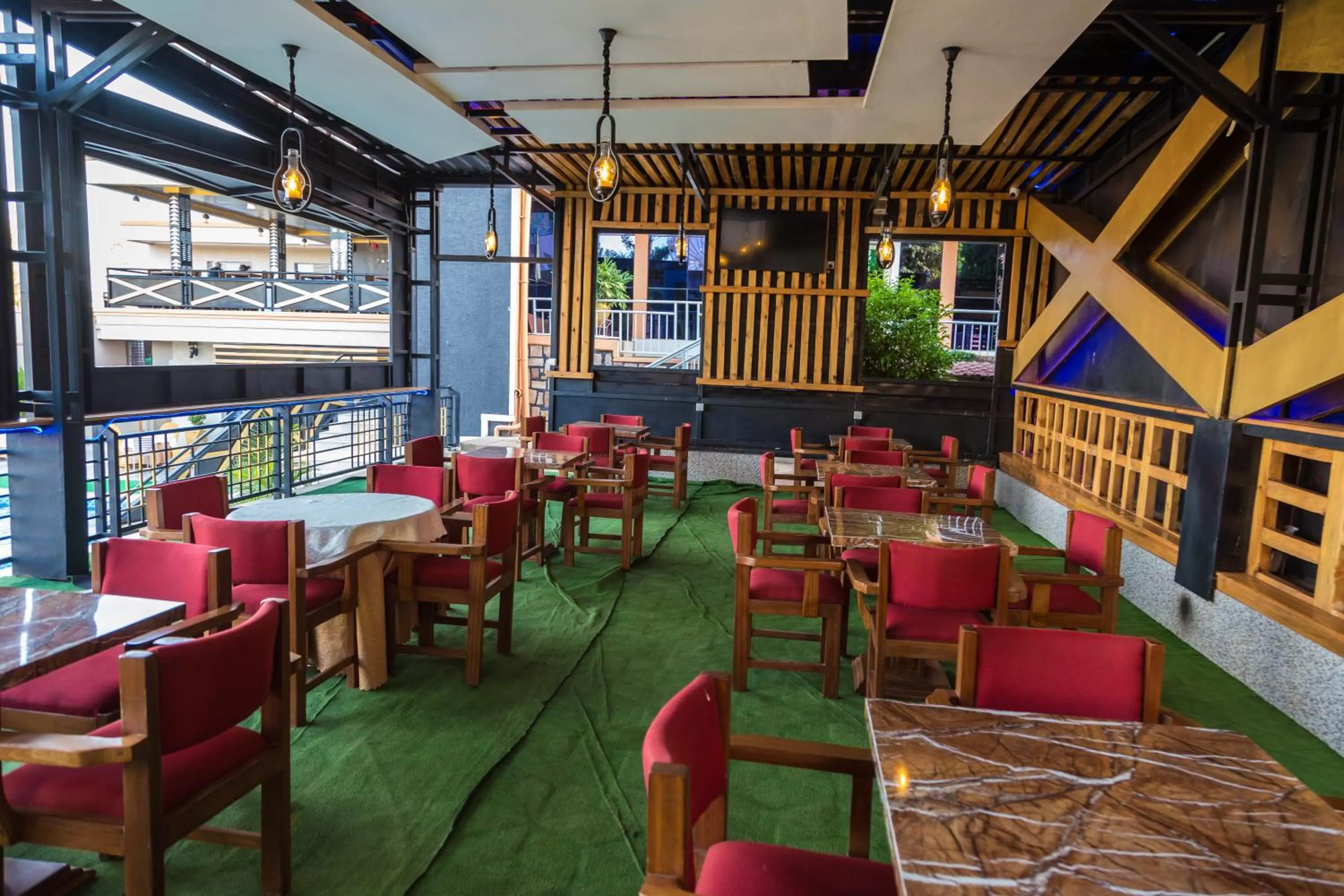 Restaurant/places to eat in Olympic Hotel