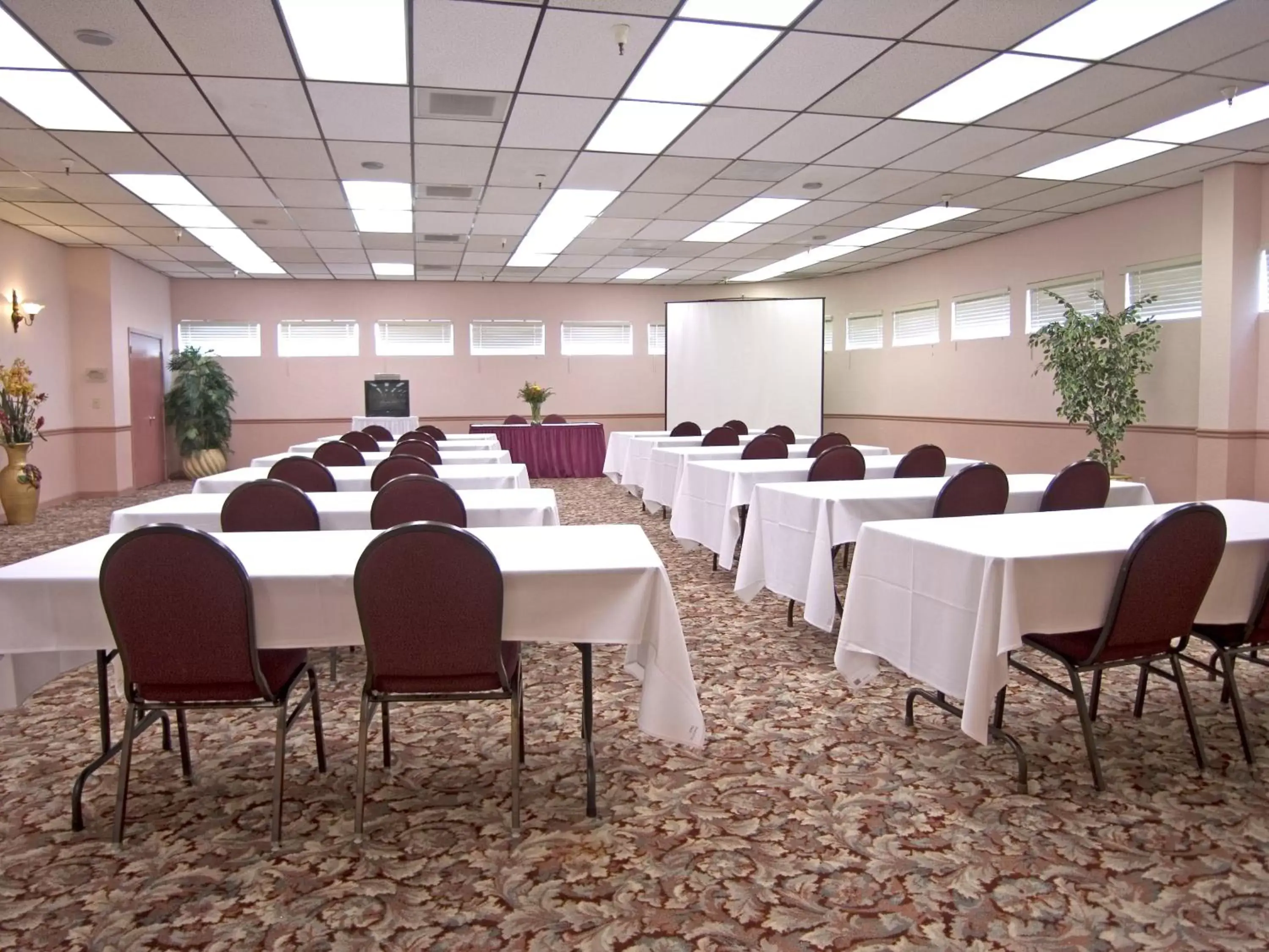 Meeting/conference room in Holiday Inn Rancho Cordova - Northeast Sacramento, an IHG Hotel