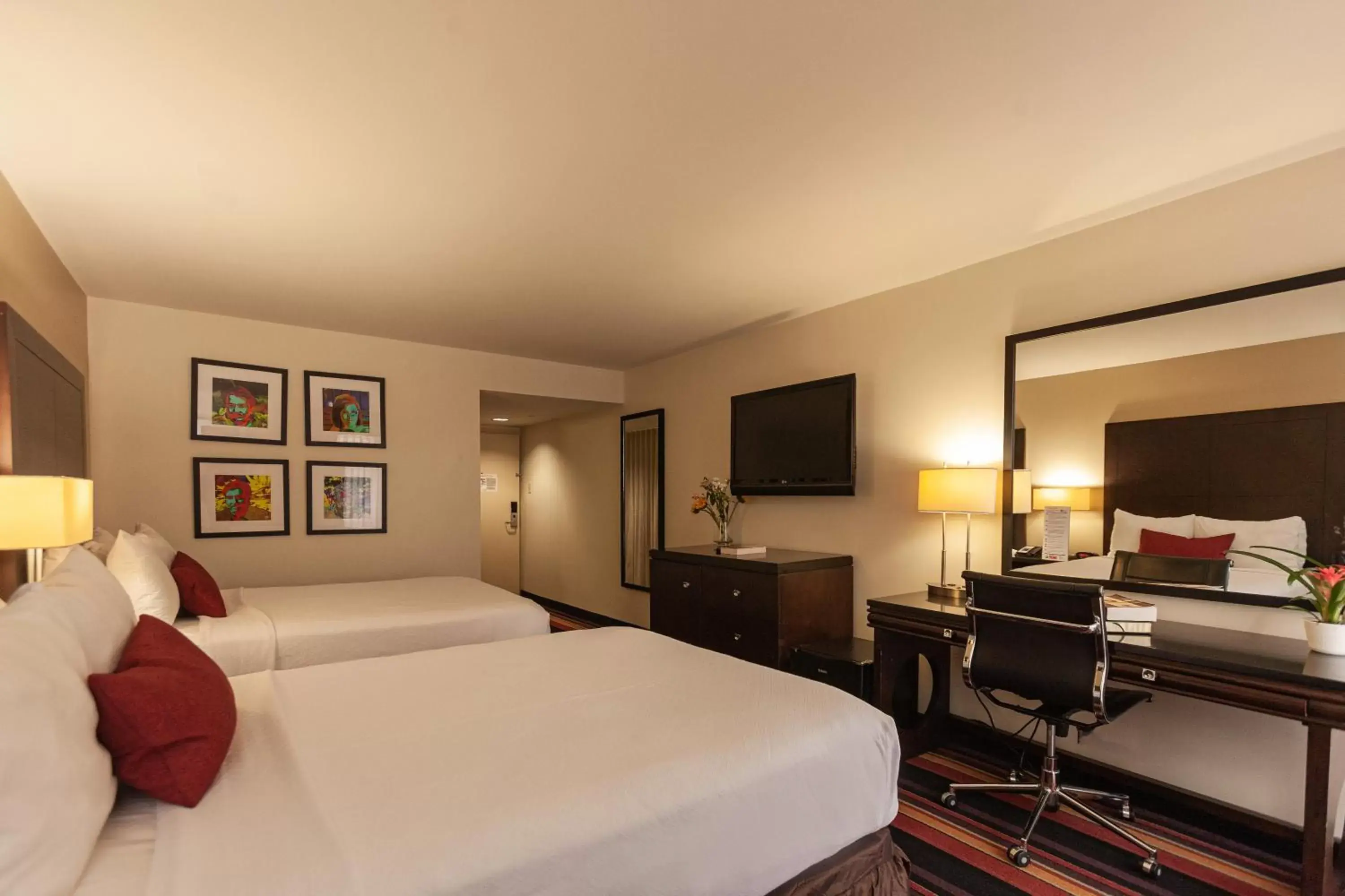 Bed in Clarion Hotel New Orleans - Airport & Conference Center