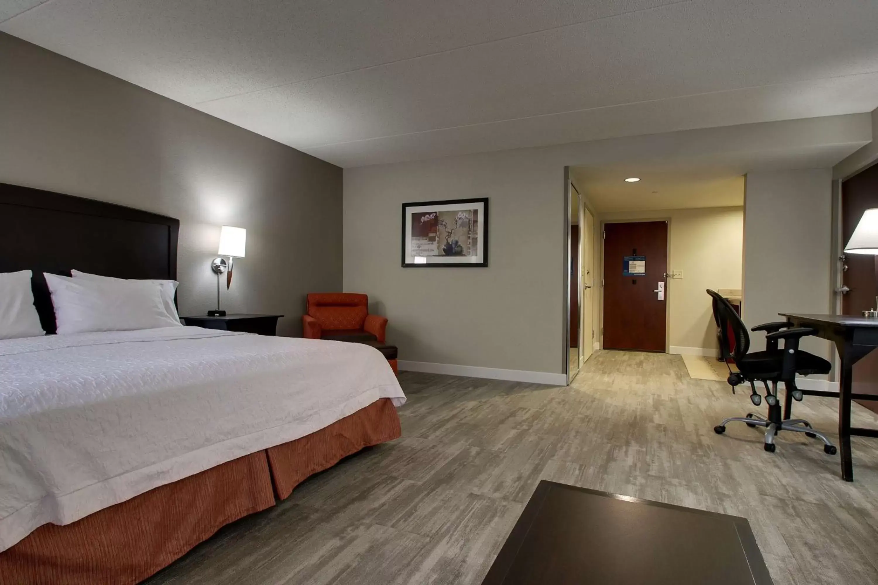 Bedroom in Hampton Inn & Suites Spartanburg-I-26-Westgate Mall