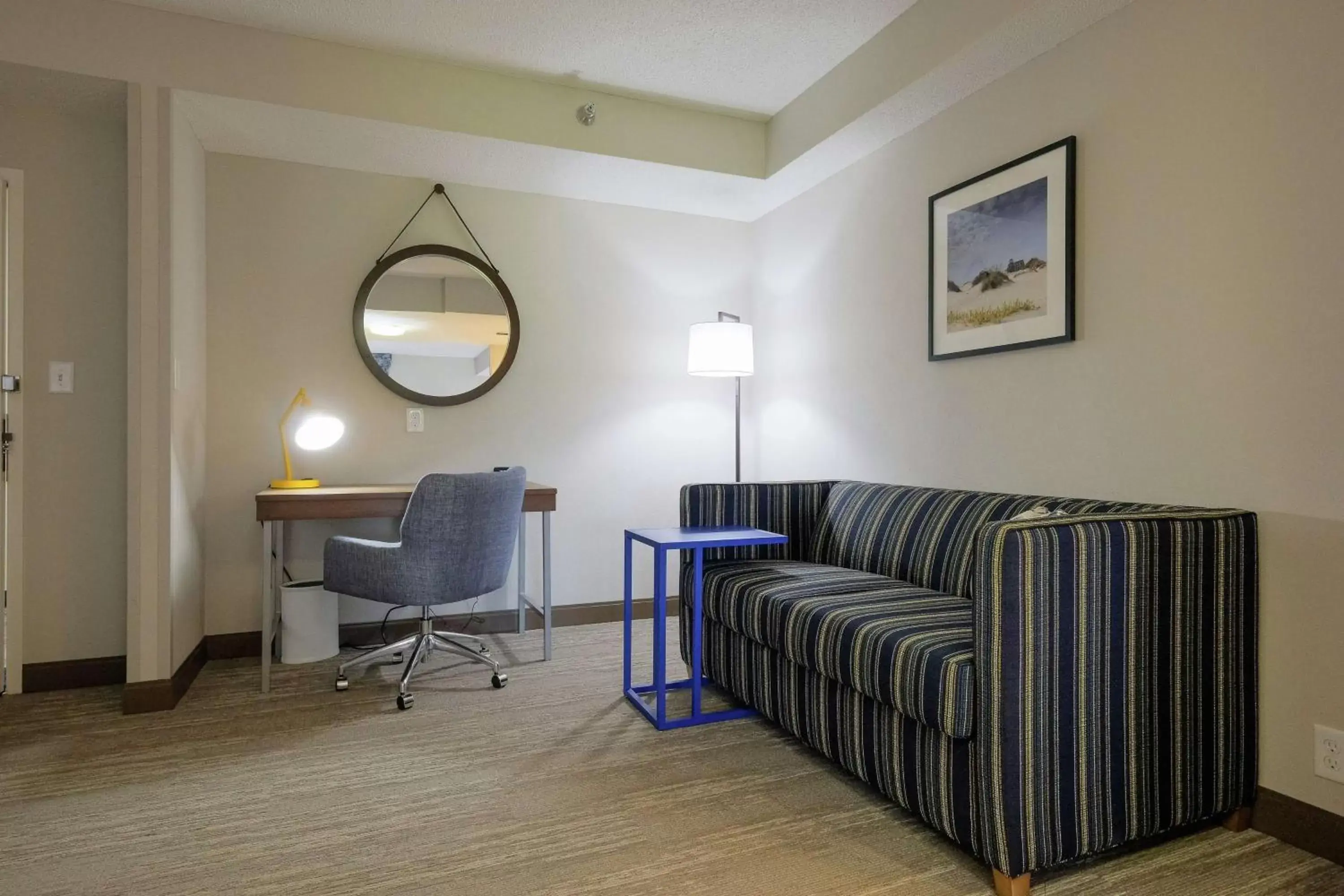 Bedroom, Seating Area in Hampton Inn Edenton