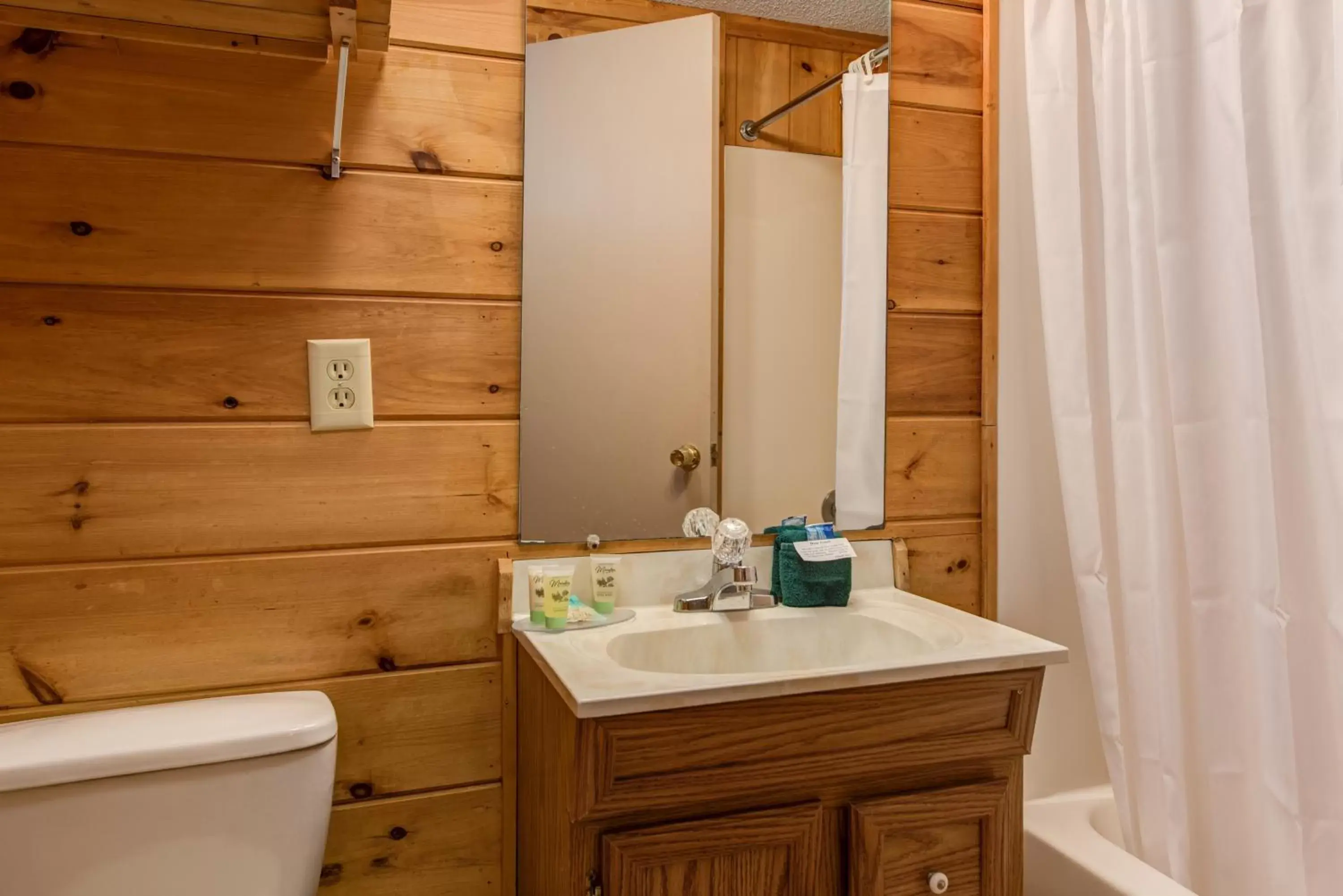 King Suite with Spa Bath in Green Valley Motel King Suite with Spa Bath in Green Valley Motel