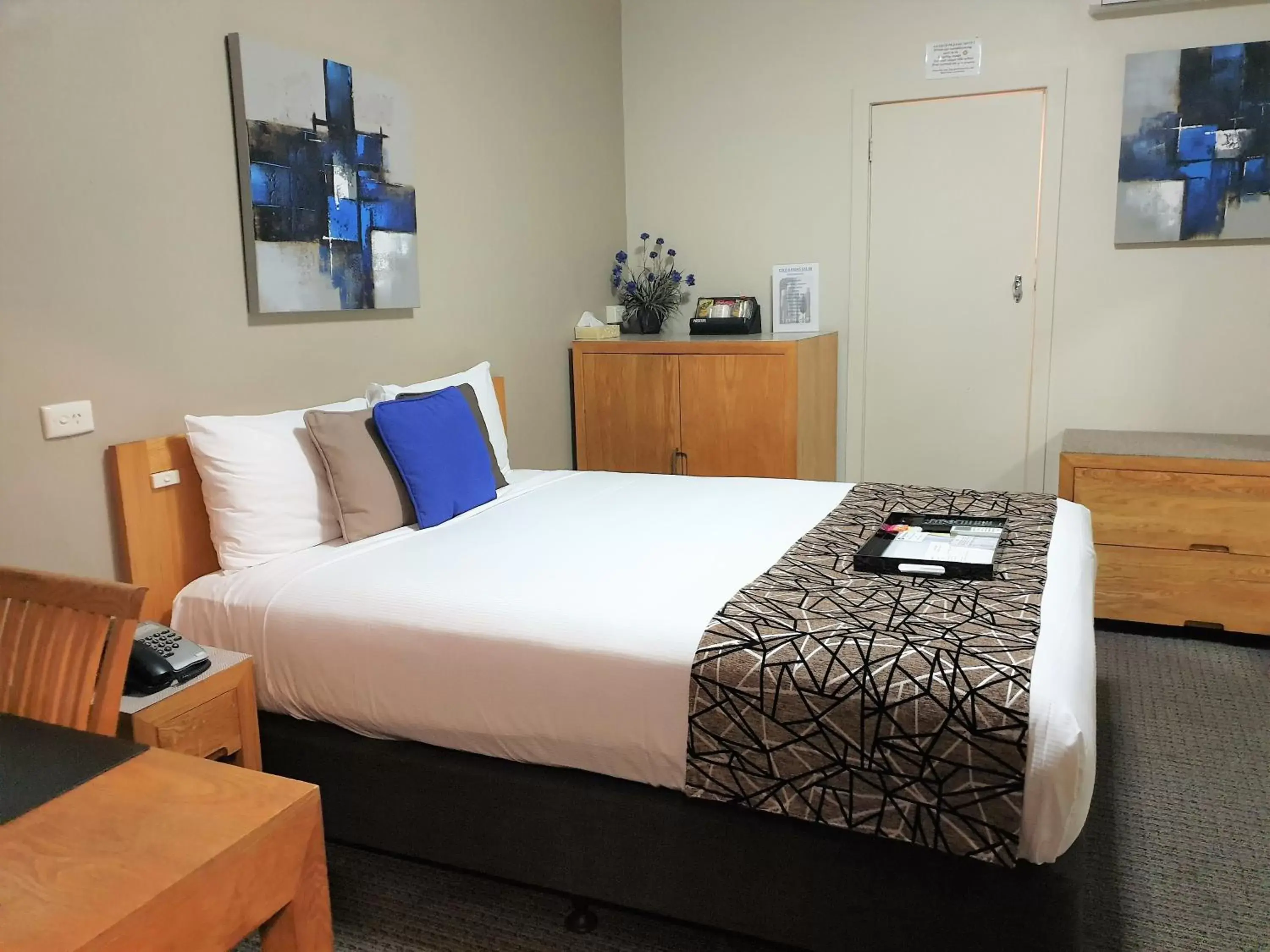 Bed in Best Western Endeavour Motel