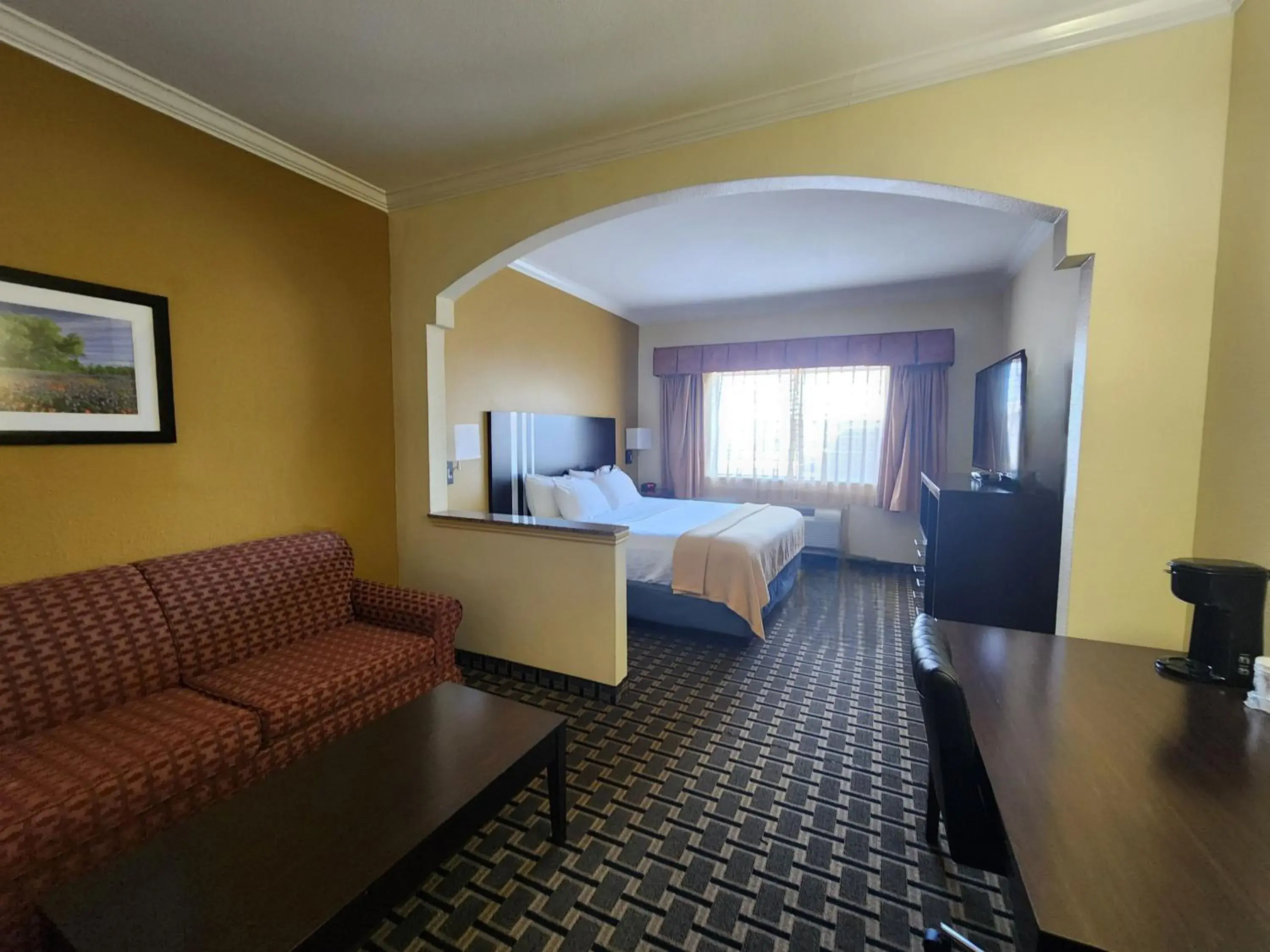 Bed in Days Inn & Suites by Wyndham Sam Houston Tollway