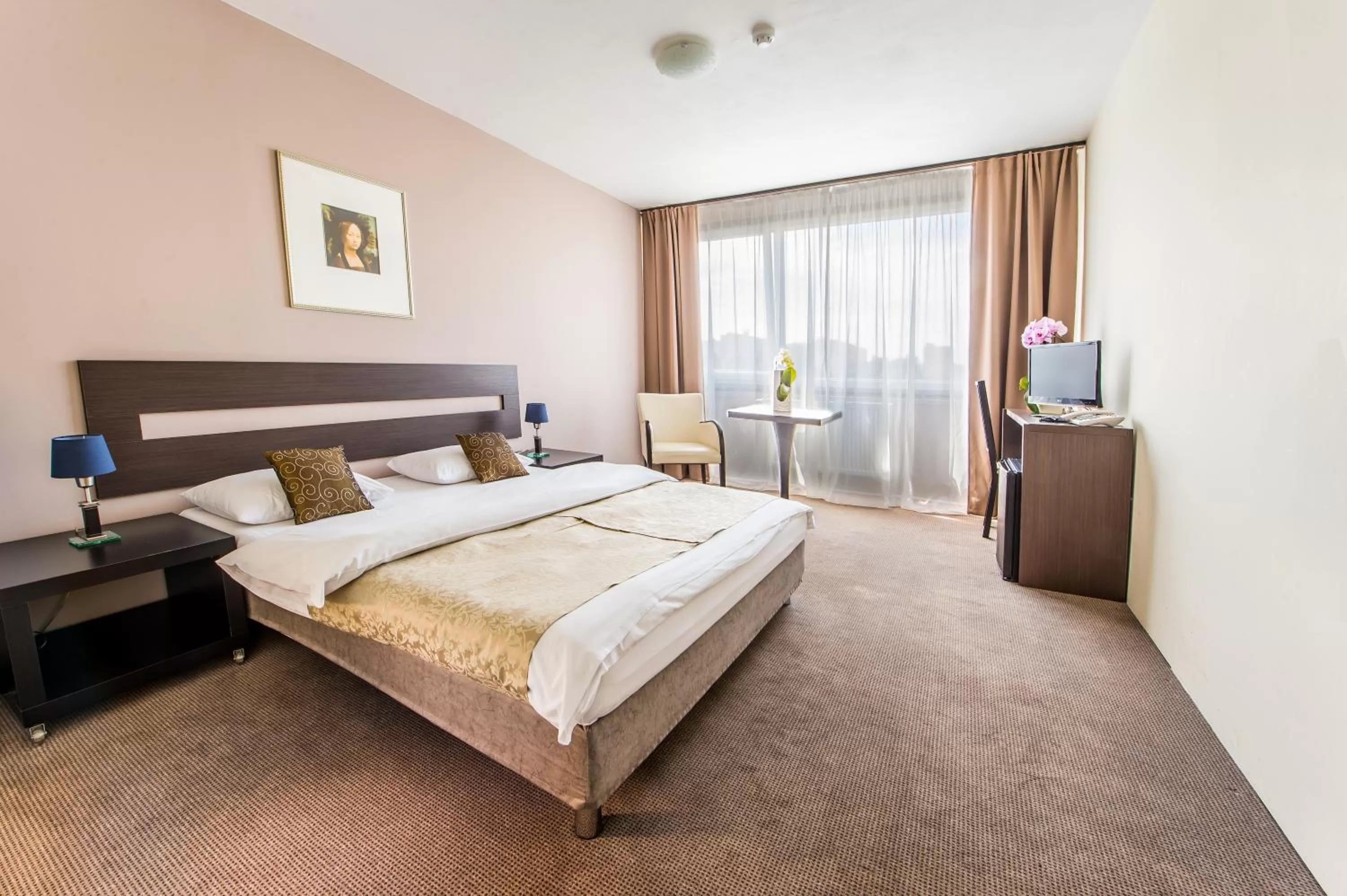 Photo of the whole room, Bed in Hotel Cascade