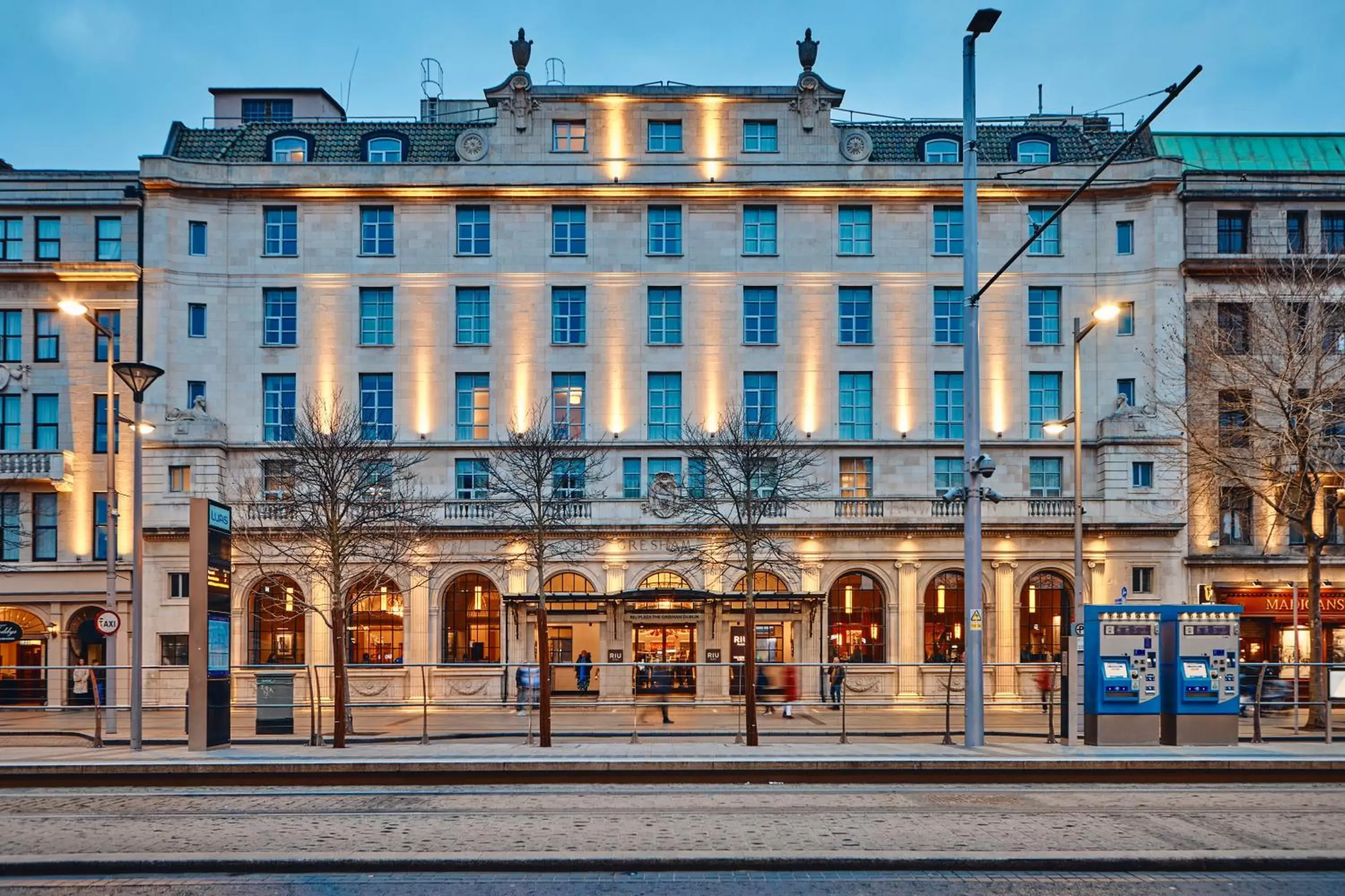 Property Building in Riu Plaza The Gresham Dublin