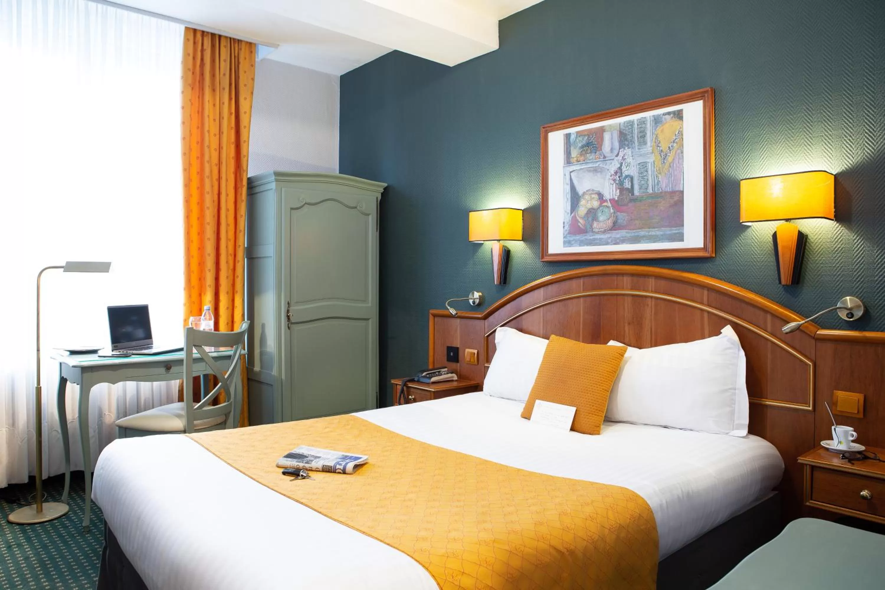 Bedroom, Bed in Hotel De La Paix