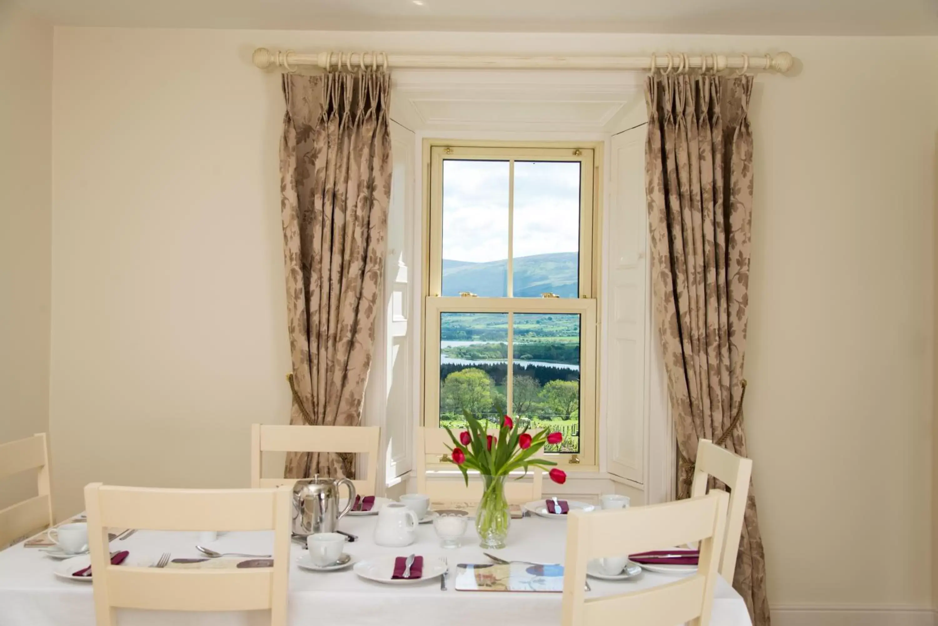 Dining area in Abhainn Ri Farmhouse