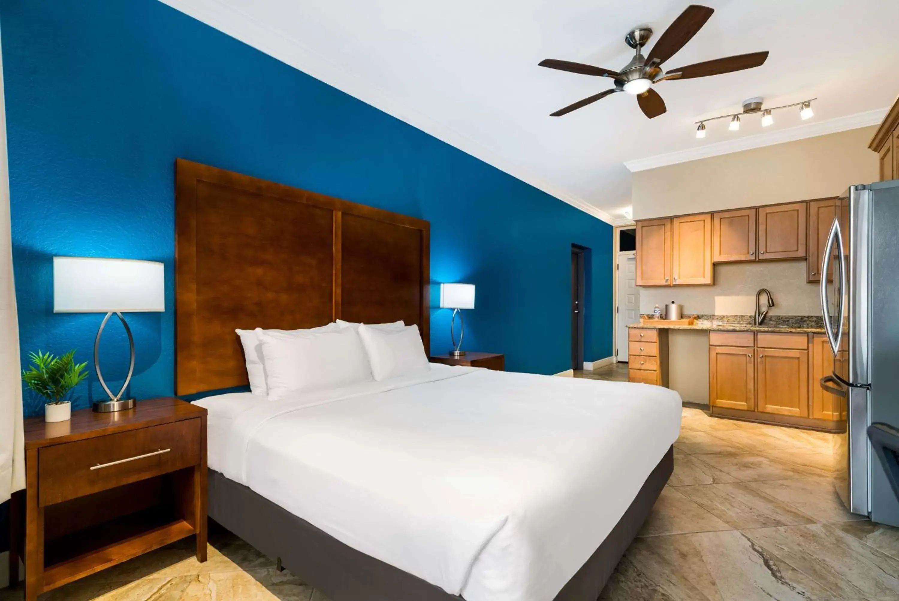 Bedroom, Bed in SureStay Plus Hotel by Best Western The Villages