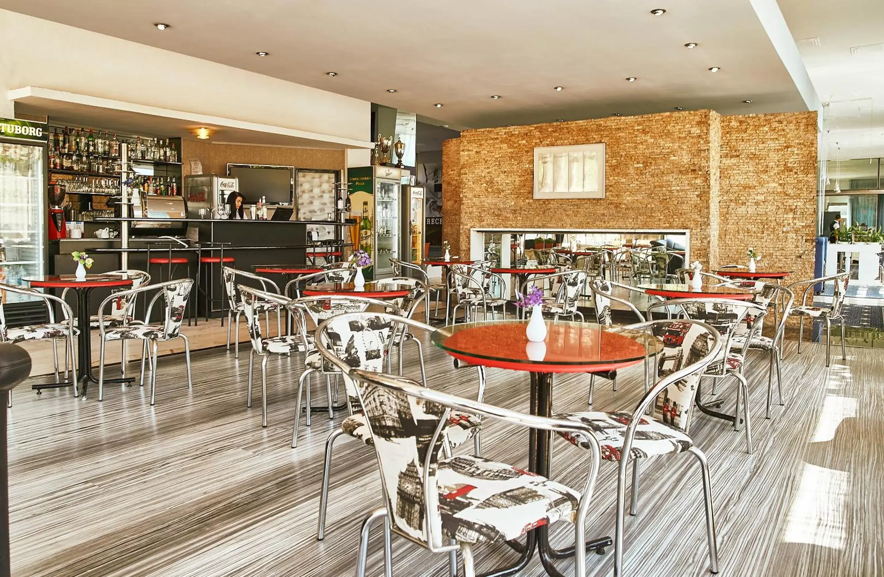 Lounge or bar in Continental Drobeta Turnu Severin Lounge or bar in Continental Drobeta Turnu Severin